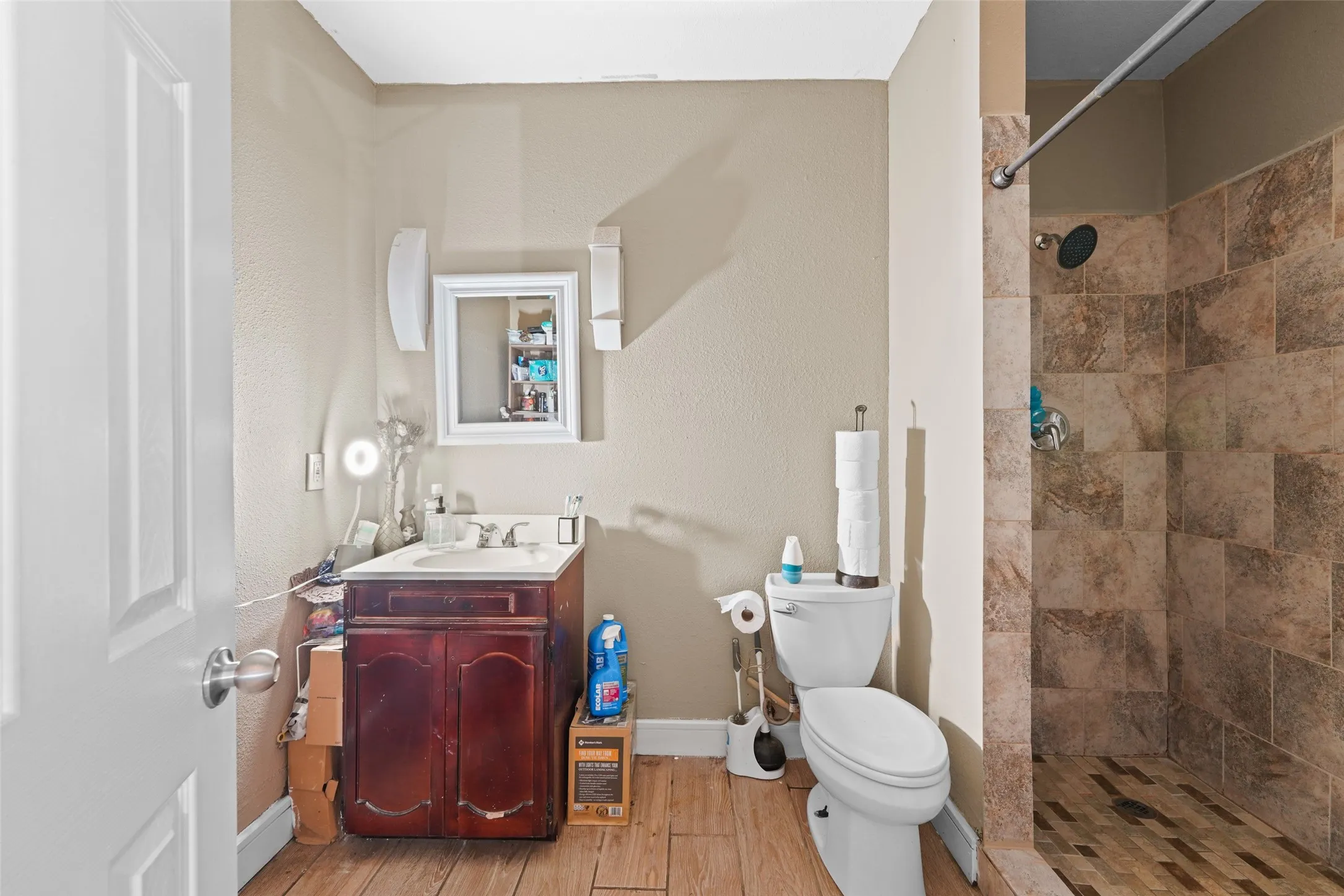 Single Family Residence For Sale in Dallas County , 12809 Sultana Street, Dallas, Texas 75253, 3 Bedroom, 2 Bathroom, Garage spaces, 1,903 Sqft, built in 1935, mls#21278075, Real Estate Agent in Dallas, Homes For Sale in Dallas county, Homes For Sale in Dallas, Realtor in Dallas Texas, Real Estate Brokerage Independent Realty Texas, Luminita Cordes Realtor