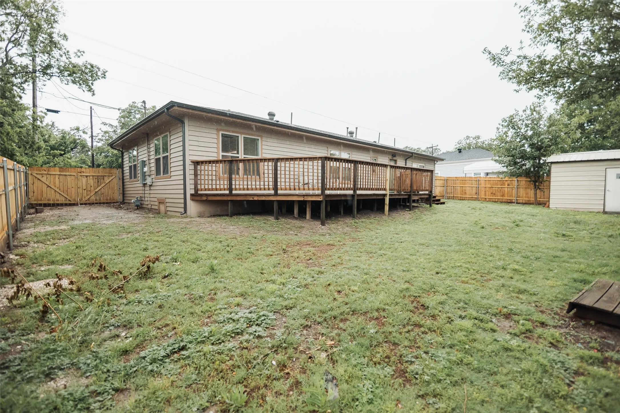 Single Family Residence For Sale in Grayson County , 305 Ball Street, Tom Bean, Texas 75491, 3 Bedroom, 2 Bathroom, Garage spaces, 1,683 Sqft, built in 1950, mls#21277712, Real Estate Agent in Tom Bean, Homes For Sale in Grayson county, Homes For Sale in Tom Bean, Realtor in Tom Bean Texas, Real Estate Brokerage Independent Realty Texas, Luminita Cordes Realtor