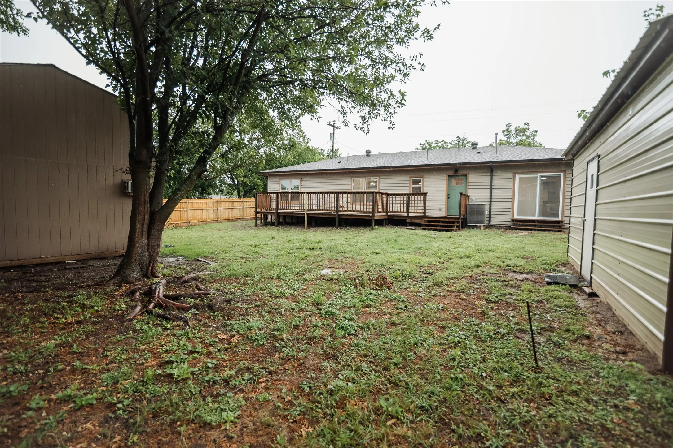 Single Family Residence For Sale in Grayson County , 305 Ball Street, Tom Bean, Texas 75491, 3 Bedroom, 2 Bathroom, Garage spaces, 1,683 Sqft, built in 1950, mls#21277712, Real Estate Agent in Tom Bean, Homes For Sale in Grayson county, Homes For Sale in Tom Bean, Realtor in Tom Bean Texas, Real Estate Brokerage Independent Realty Texas, Luminita Cordes Realtor
