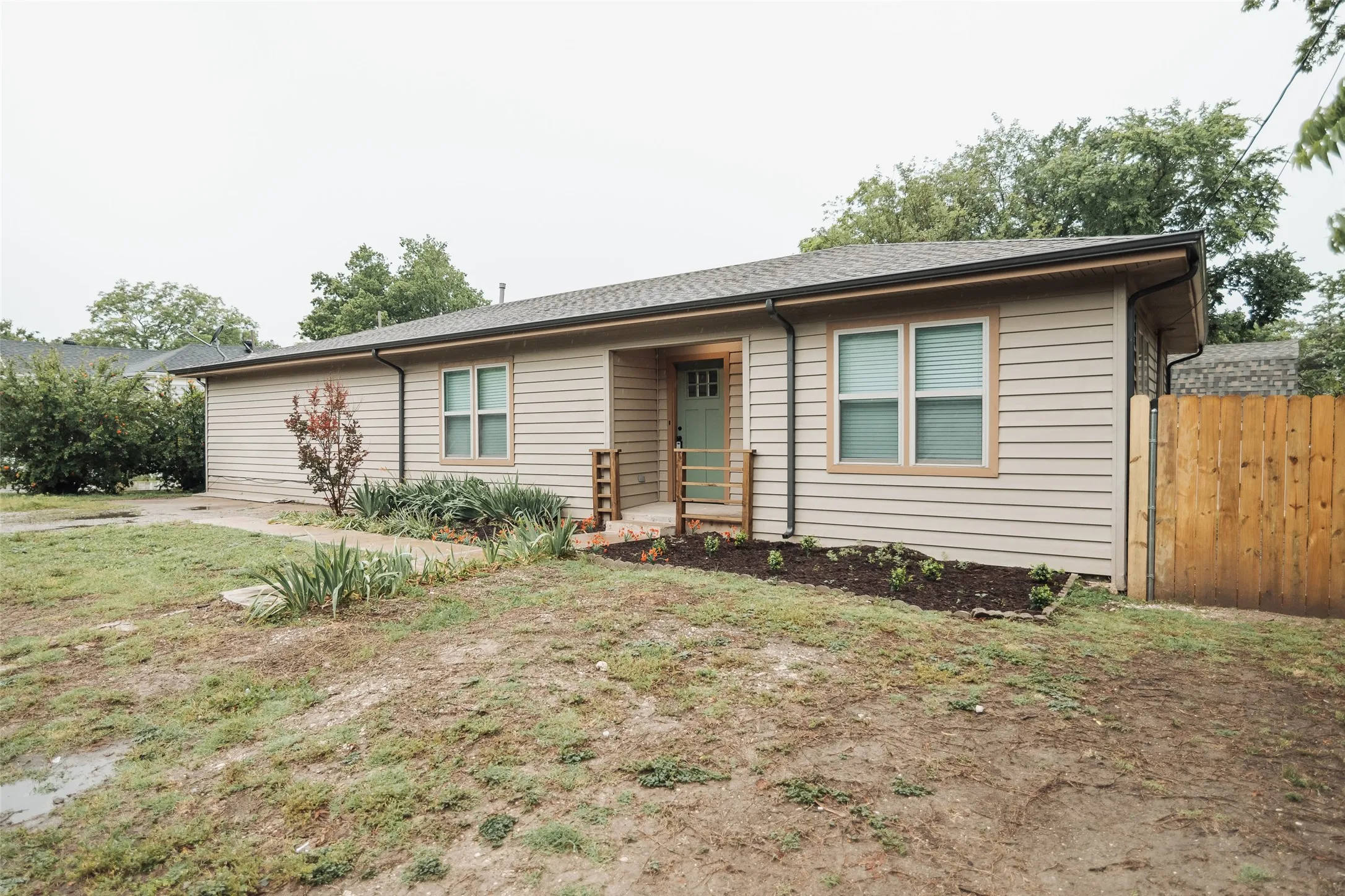 Single Family Residence For Sale in Grayson County , 305 Ball Street, Tom Bean, Texas 75491, 3 Bedroom, 2 Bathroom, Garage spaces, 1,683 Sqft, built in 1950, mls#21277712, Real Estate Agent in Tom Bean, Homes For Sale in Grayson county, Homes For Sale in Tom Bean, Realtor in Tom Bean Texas, Real Estate Brokerage Independent Realty Texas, Luminita Cordes Realtor