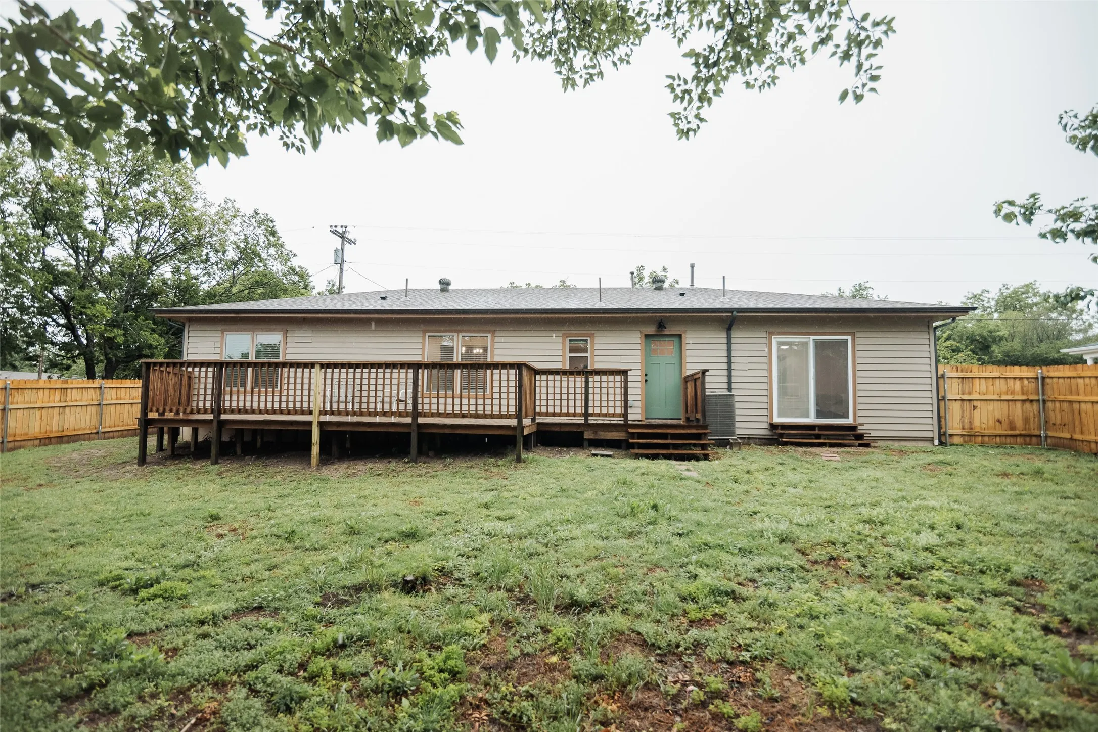 Single Family Residence For Sale in Grayson County , 305 Ball Street, Tom Bean, Texas 75491, 3 Bedroom, 2 Bathroom, Garage spaces, 1,683 Sqft, built in 1950, mls#21277712, Real Estate Agent in Tom Bean, Homes For Sale in Grayson county, Homes For Sale in Tom Bean, Realtor in Tom Bean Texas, Real Estate Brokerage Independent Realty Texas, Luminita Cordes Realtor
