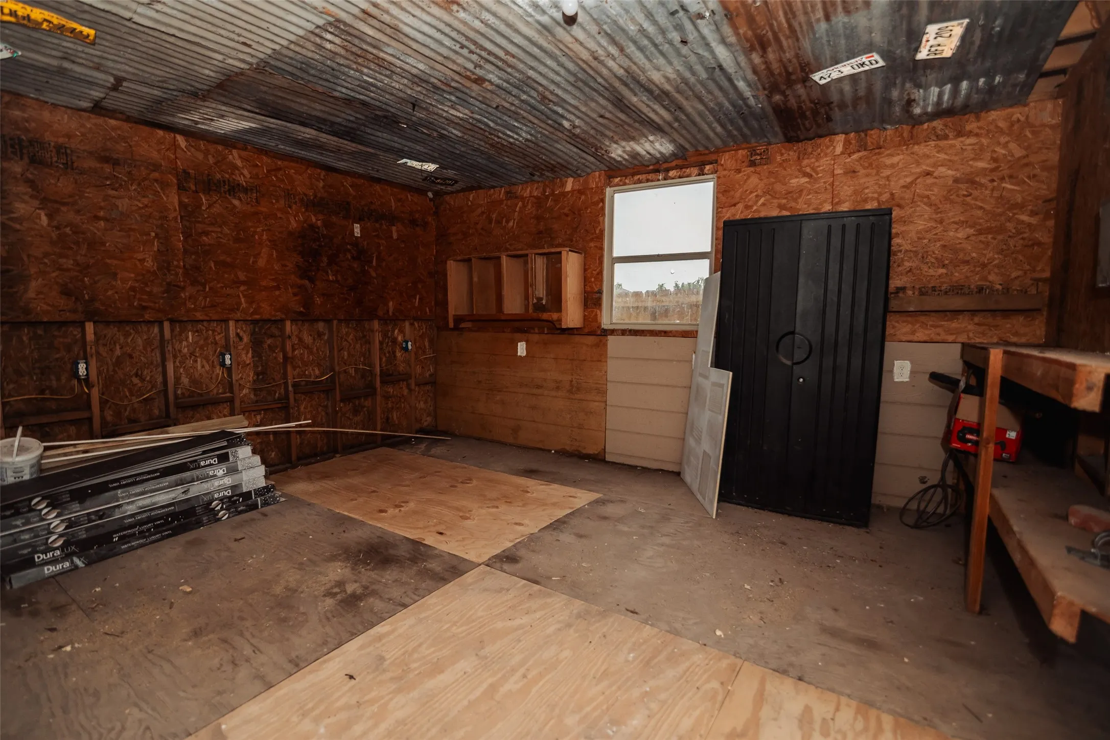 Single Family Residence For Sale in Grayson County , 305 Ball Street, Tom Bean, Texas 75491, 3 Bedroom, 2 Bathroom, Garage spaces, 1,683 Sqft, built in 1950, mls#21277712, Real Estate Agent in Tom Bean, Homes For Sale in Grayson county, Homes For Sale in Tom Bean, Realtor in Tom Bean Texas, Real Estate Brokerage Independent Realty Texas, Luminita Cordes Realtor