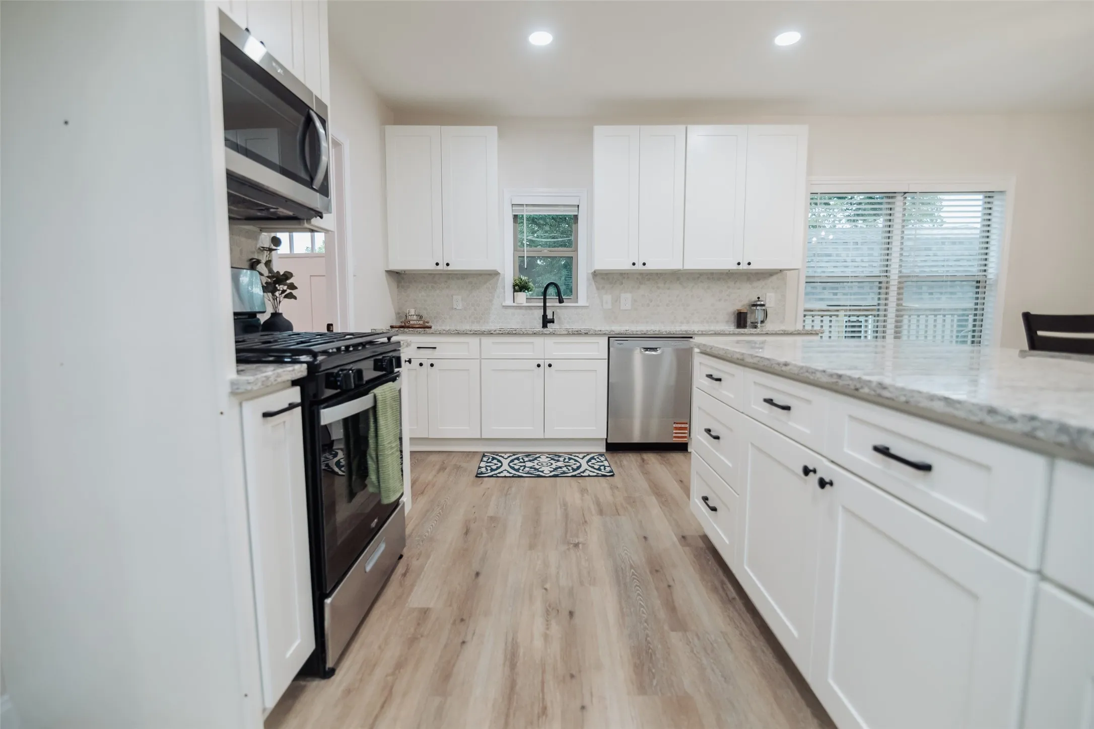 Single Family Residence For Sale in Grayson County , 305 Ball Street, Tom Bean, Texas 75491, 3 Bedroom, 2 Bathroom, Garage spaces, 1,683 Sqft, built in 1950, mls#21277712, Real Estate Agent in Tom Bean, Homes For Sale in Grayson county, Homes For Sale in Tom Bean, Realtor in Tom Bean Texas, Real Estate Brokerage Independent Realty Texas, Luminita Cordes Realtor