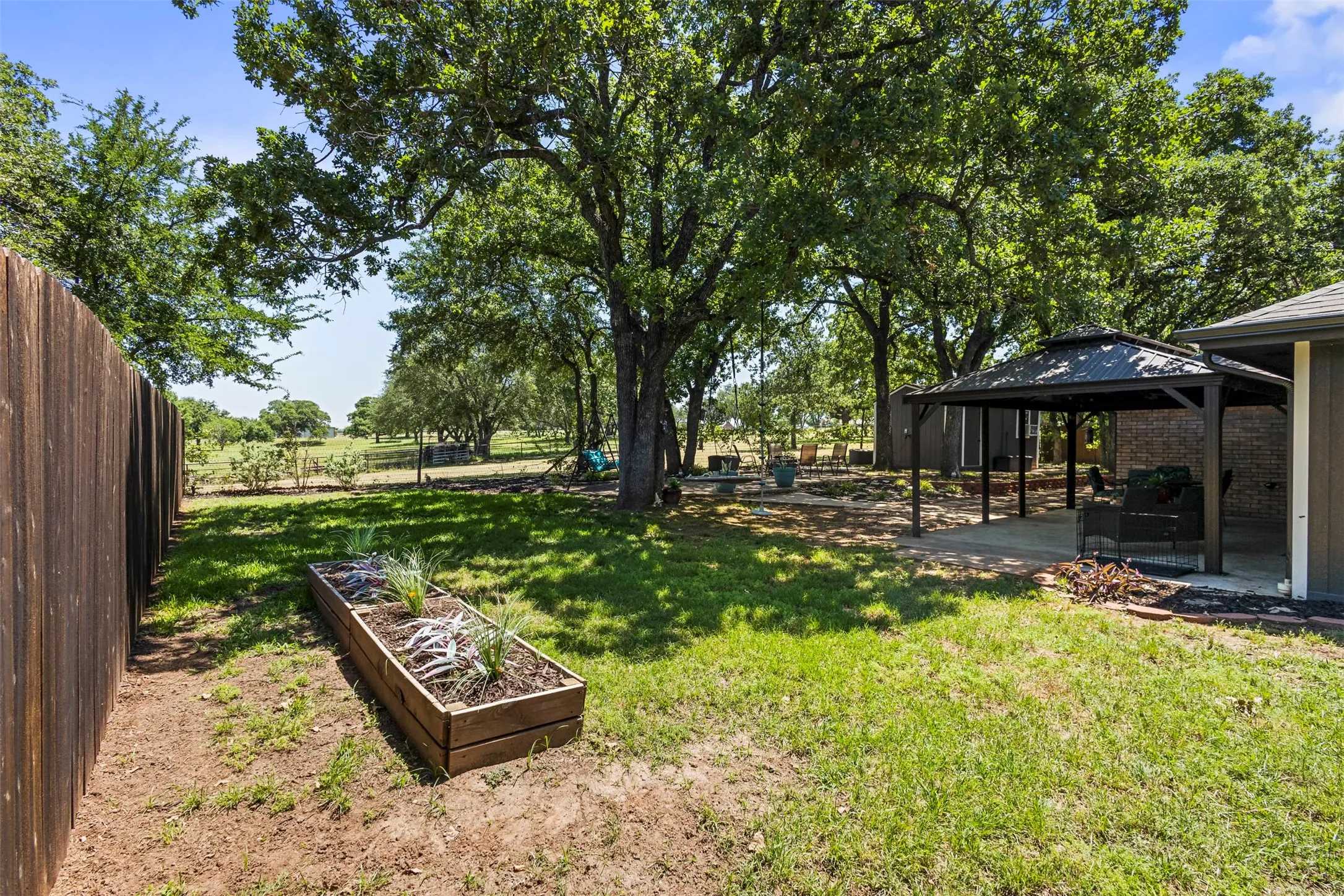 Single Family Residence For Sale in Hood County , 5303 Tioga Court, Granbury, Texas 76049, 4 Bedroom, 3 Bathroom, 2 Garage spaces, 2,680 Sqft, built in 1995, mls#21272131, Real Estate Agent in Granbury, Homes For Sale in Hood county, Homes For Sale in Granbury, Realtor in Granbury Texas, Real Estate Brokerage Independent Realty Texas, Luminita Cordes Realtor