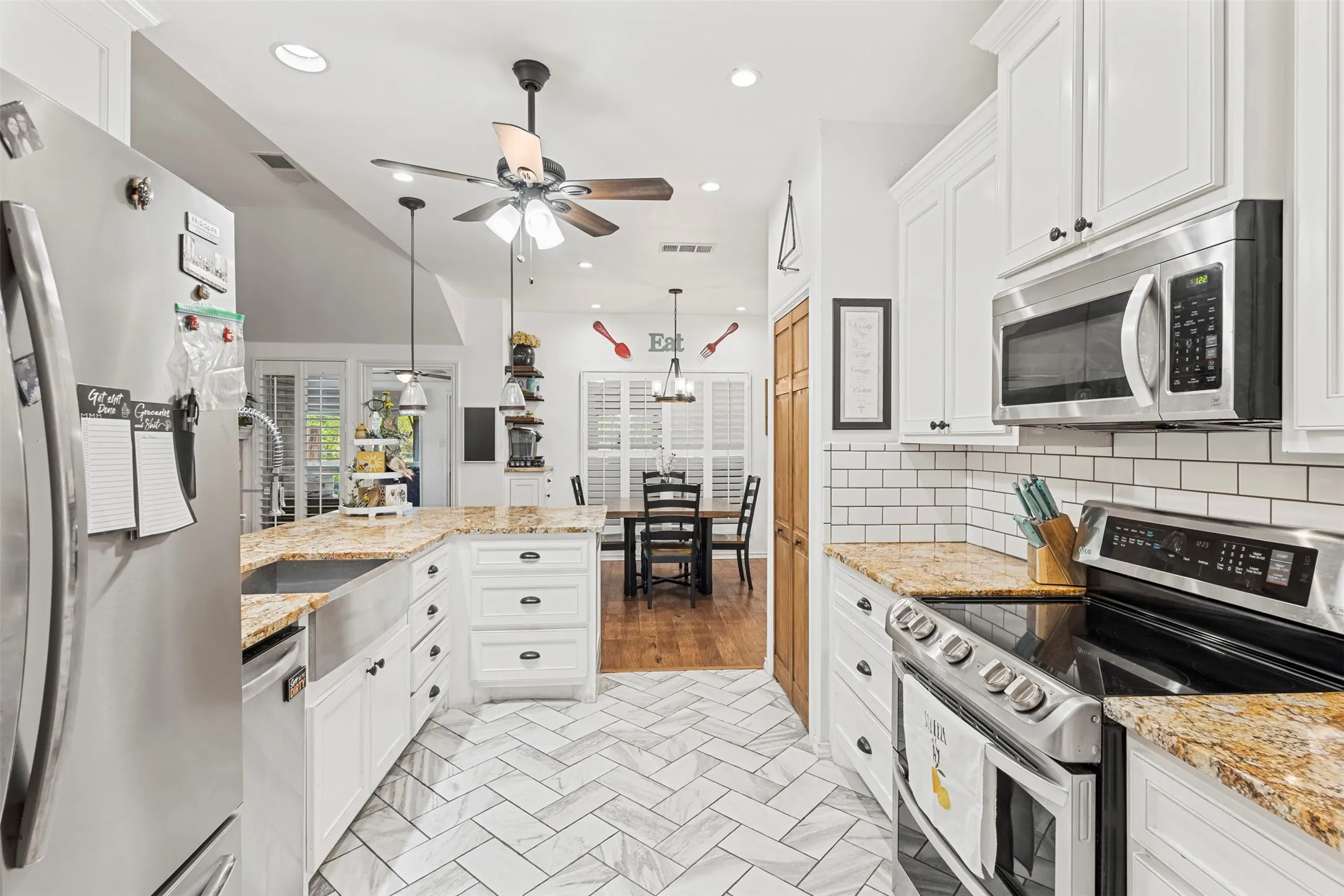 Single Family Residence For Sale in Hood County , 5303 Tioga Court, Granbury, Texas 76049, 4 Bedroom, 3 Bathroom, 2 Garage spaces, 2,680 Sqft, built in 1995, mls#21272131, Real Estate Agent in Granbury, Homes For Sale in Hood county, Homes For Sale in Granbury, Realtor in Granbury Texas, Real Estate Brokerage Independent Realty Texas, Luminita Cordes Realtor