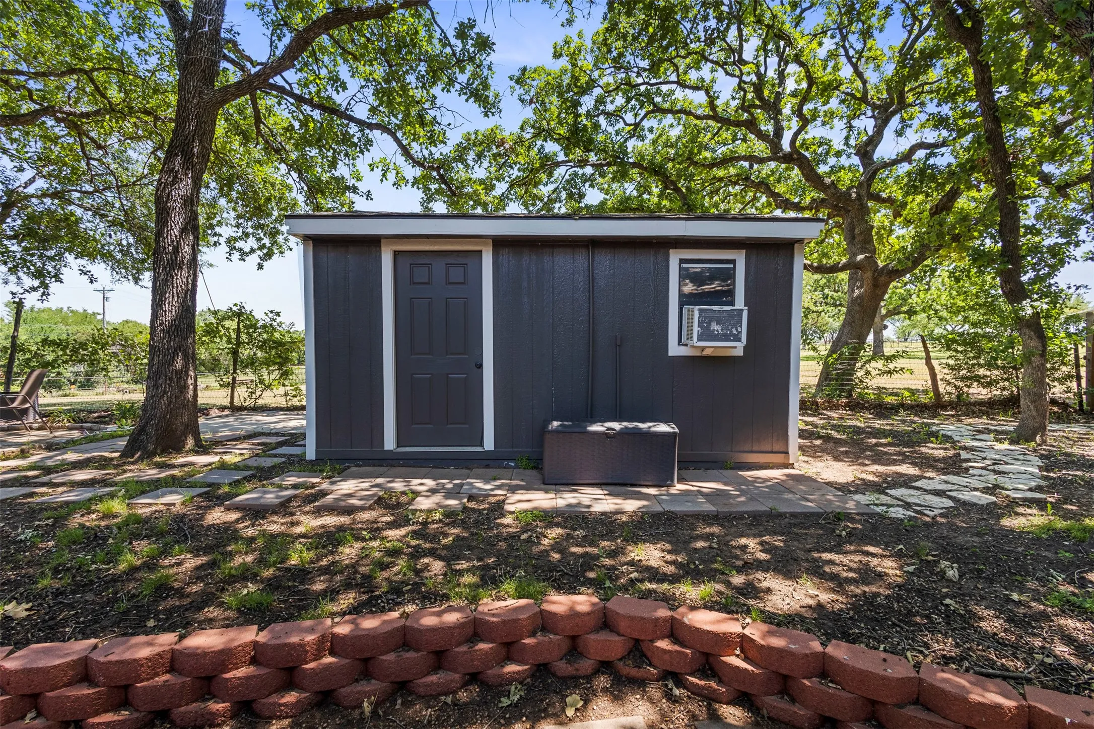 Single Family Residence For Sale in Hood County , 5303 Tioga Court, Granbury, Texas 76049, 4 Bedroom, 3 Bathroom, 2 Garage spaces, 2,680 Sqft, built in 1995, mls#21272131, Real Estate Agent in Granbury, Homes For Sale in Hood county, Homes For Sale in Granbury, Realtor in Granbury Texas, Real Estate Brokerage Independent Realty Texas, Luminita Cordes Realtor