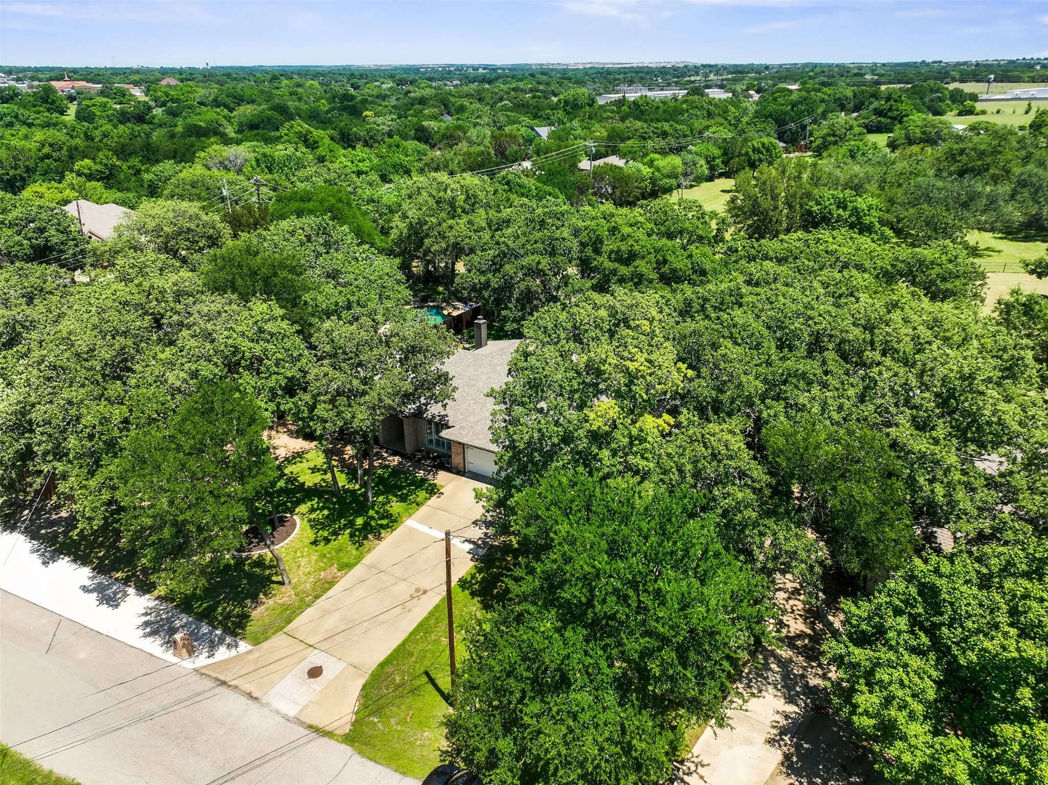 Single Family Residence For Sale in Hood County , 5303 Tioga Court, Granbury, Texas 76049, 4 Bedroom, 3 Bathroom, 2 Garage spaces, 2,680 Sqft, built in 1995, mls#21272131, Real Estate Agent in Granbury, Homes For Sale in Hood county, Homes For Sale in Granbury, Realtor in Granbury Texas, Real Estate Brokerage Independent Realty Texas, Luminita Cordes Realtor