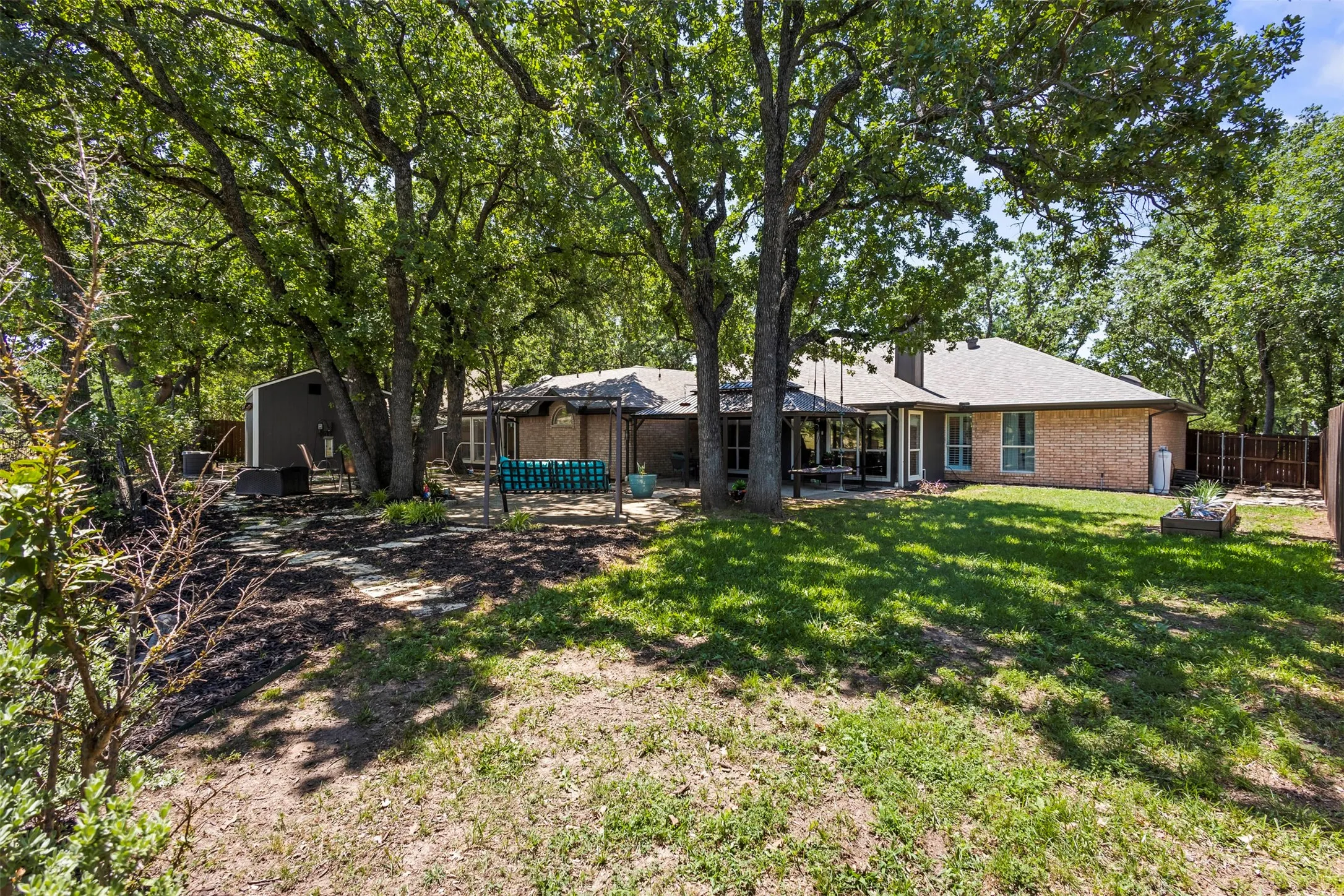 Single Family Residence For Sale in Hood County , 5303 Tioga Court, Granbury, Texas 76049, 4 Bedroom, 3 Bathroom, 2 Garage spaces, 2,680 Sqft, built in 1995, mls#21272131, Real Estate Agent in Granbury, Homes For Sale in Hood county, Homes For Sale in Granbury, Realtor in Granbury Texas, Real Estate Brokerage Independent Realty Texas, Luminita Cordes Realtor