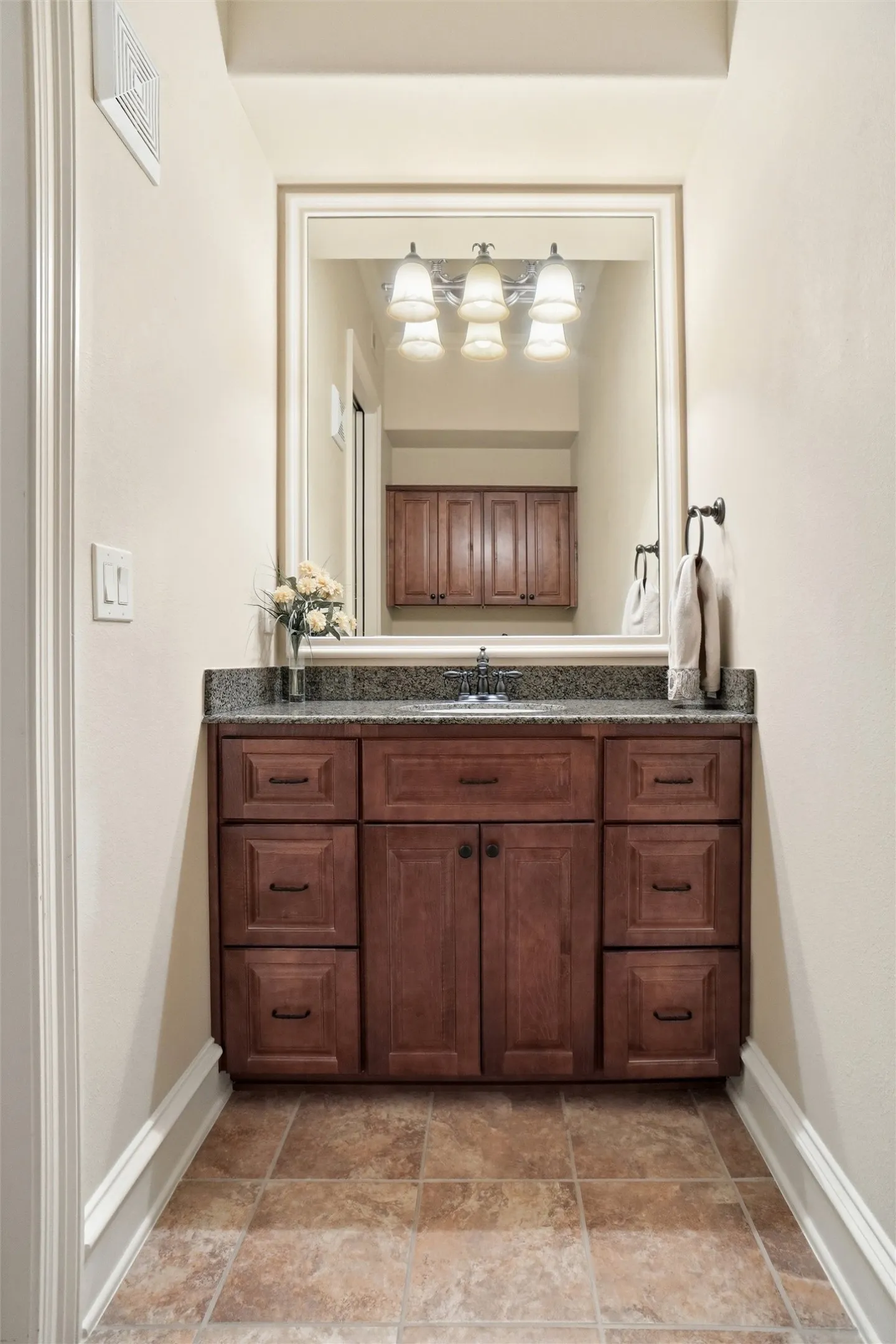 Condominium For Rent in Tarrant County , 301 Watermere Drive 414, Southlake, Texas 76092, 2 Bedroom, 3 Bathroom, Garage spaces, 1,572 Sqft, built in 2008, mls#21276837, Real Estate Agent in Southlake, Homes For Rent in Tarrant county, Homes For Rent in Southlake, Realtor in Southlake Texas, Real Estate Brokerage Independent Realty Texas, Luminita Cordes Realtor