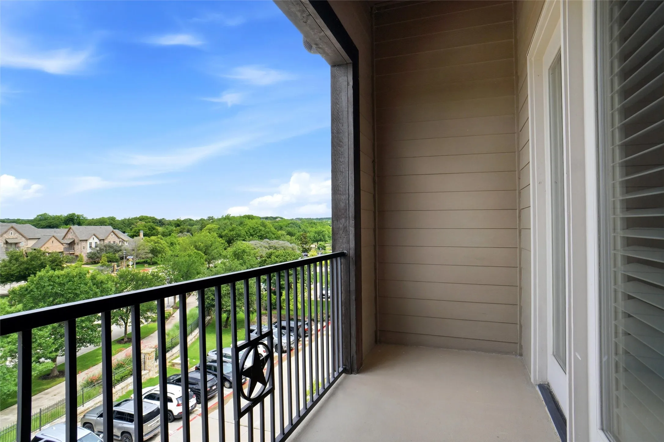 Condominium For Rent in Tarrant County , 301 Watermere Drive 414, Southlake, Texas 76092, 2 Bedroom, 3 Bathroom, Garage spaces, 1,572 Sqft, built in 2008, mls#21276837, Real Estate Agent in Southlake, Homes For Rent in Tarrant county, Homes For Rent in Southlake, Realtor in Southlake Texas, Real Estate Brokerage Independent Realty Texas, Luminita Cordes Realtor