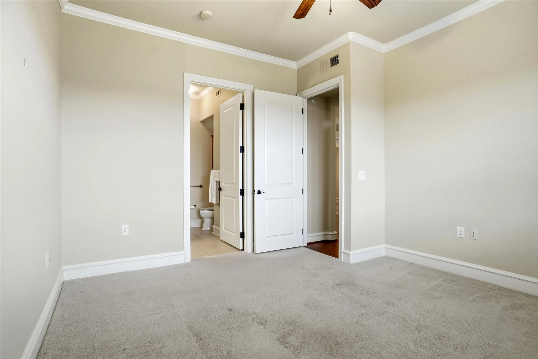 Condominium For Rent in Tarrant County , 301 Watermere Drive 414, Southlake, Texas 76092, 2 Bedroom, 3 Bathroom, Garage spaces, 1,572 Sqft, built in 2008, mls#21276837, Real Estate Agent in Southlake, Homes For Rent in Tarrant county, Homes For Rent in Southlake, Realtor in Southlake Texas, Real Estate Brokerage Independent Realty Texas, Luminita Cordes Realtor