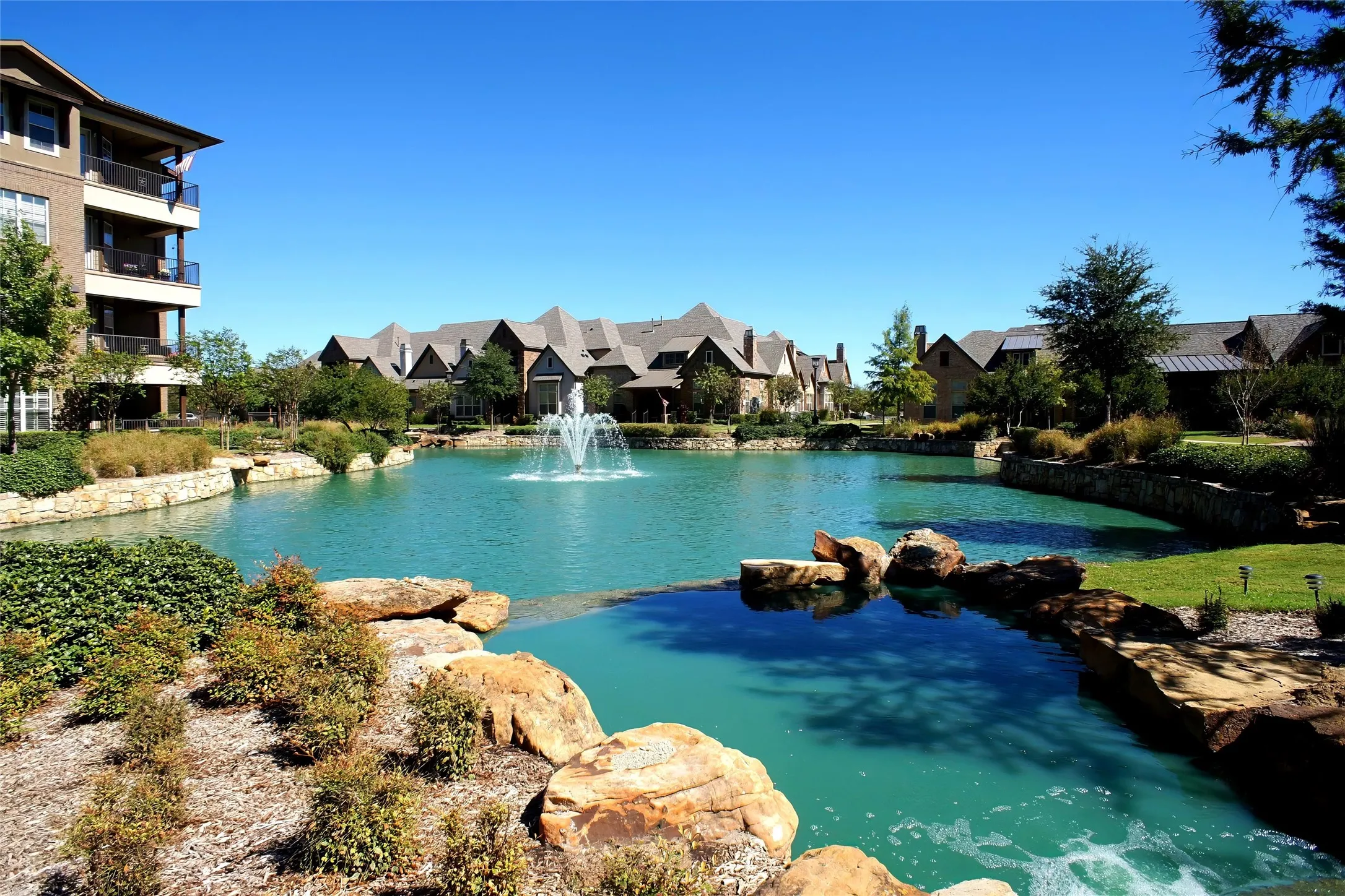 Condominium For Rent in Tarrant County , 301 Watermere Drive 414, Southlake, Texas 76092, 2 Bedroom, 3 Bathroom, Garage spaces, 1,572 Sqft, built in 2008, mls#21276837, Real Estate Agent in Southlake, Homes For Rent in Tarrant county, Homes For Rent in Southlake, Realtor in Southlake Texas, Real Estate Brokerage Independent Realty Texas, Luminita Cordes Realtor