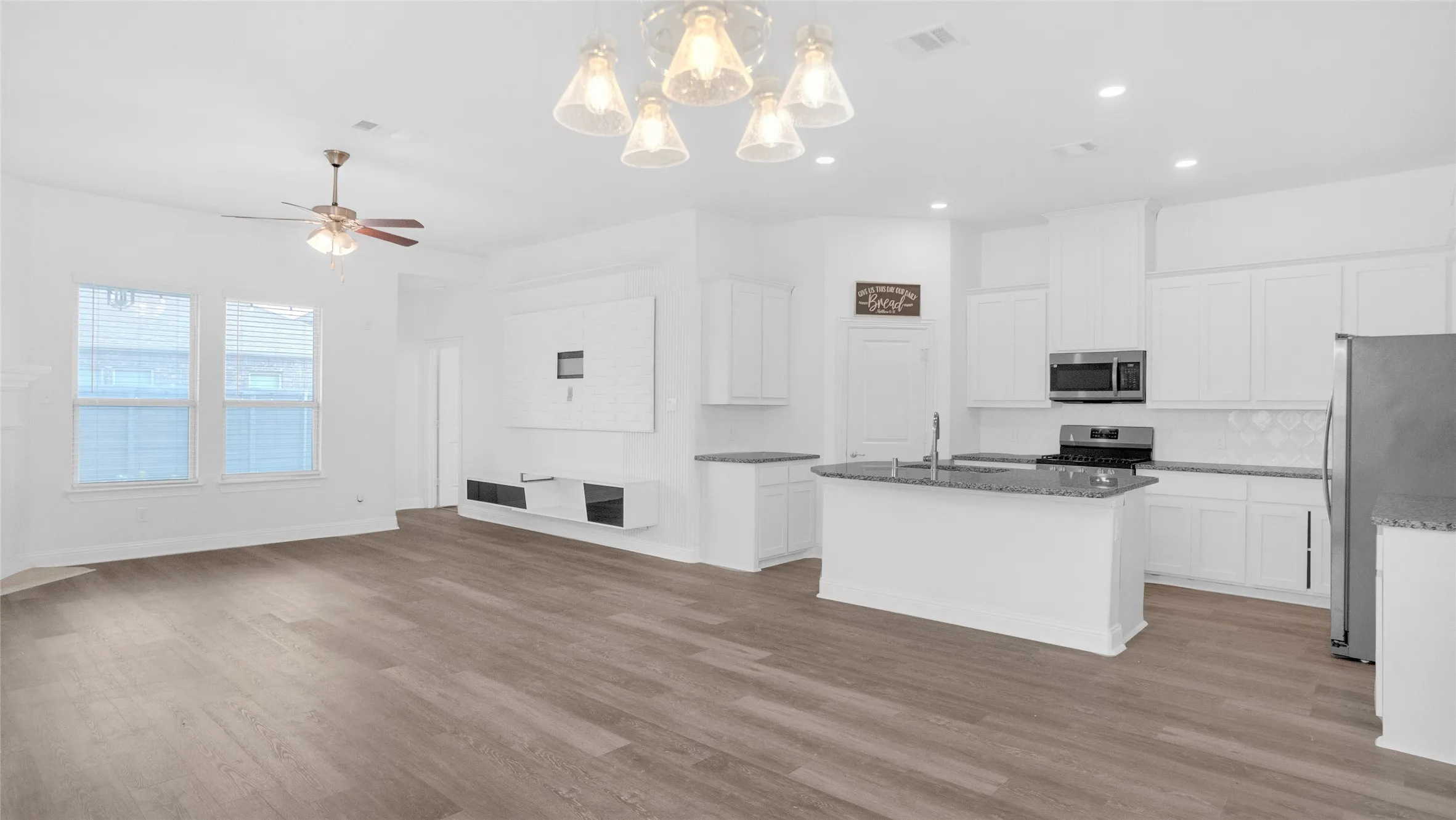 Single Family Residence For Rent in Denton County , 1520 Summit View Lane, Little Elm, Texas 76227, 5 Bedroom, 2 Bathroom, 2 Garage spaces, 2,152 Sqft, built in 2019, mls#21276154, Real Estate Agent in Little Elm, Homes For Rent in Denton county, Homes For Rent in Little Elm, Realtor in Little Elm Texas, Real Estate Brokerage Independent Realty Texas, Luminita Cordes Realtor