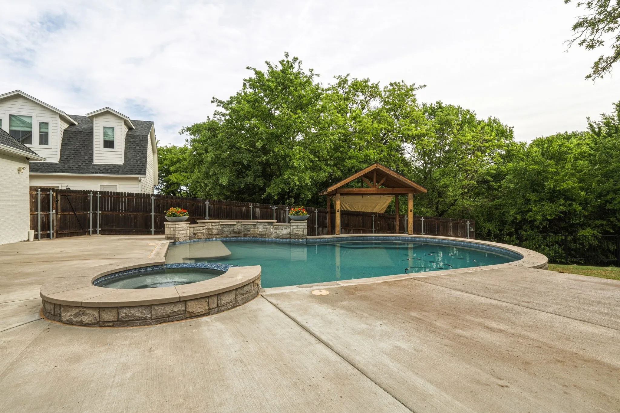 Single Family Residence For Sale in Tarrant County , 4207 Kelly Elliott Road, Arlington, Texas 76016, 5 Bedroom, 8 Bathroom, 5 Garage spaces, 6,122 Sqft, built in 2020, mls#21264371, Real Estate Agent in Arlington, Homes For Sale in Tarrant county, Homes For Sale in Arlington, Realtor in Arlington Texas, Real Estate Brokerage Independent Realty Texas, Luminita Cordes Realtor