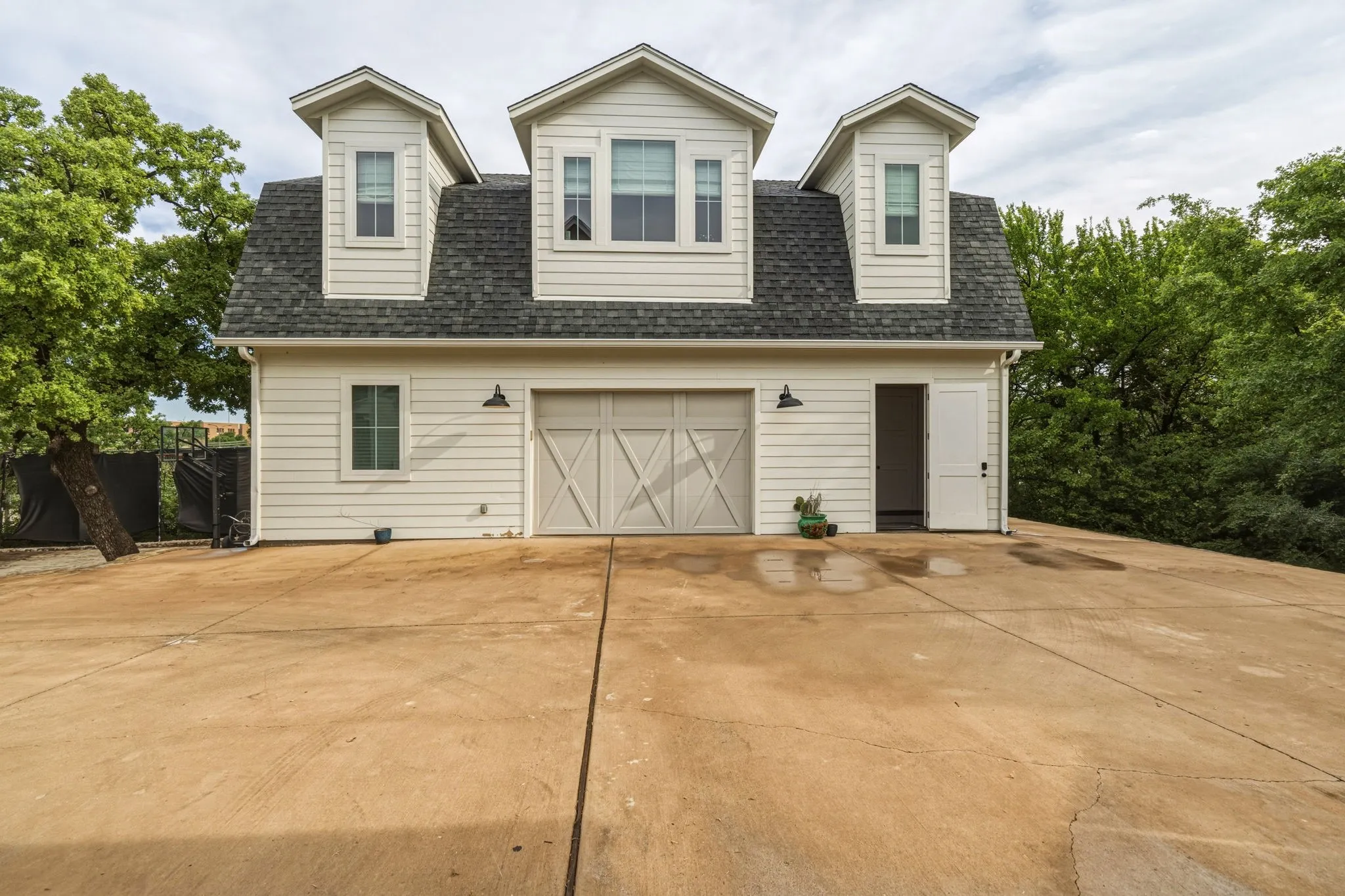 Single Family Residence For Sale in Tarrant County , 4207 Kelly Elliott Road, Arlington, Texas 76016, 5 Bedroom, 8 Bathroom, 5 Garage spaces, 6,122 Sqft, built in 2020, mls#21264371, Real Estate Agent in Arlington, Homes For Sale in Tarrant county, Homes For Sale in Arlington, Realtor in Arlington Texas, Real Estate Brokerage Independent Realty Texas, Luminita Cordes Realtor