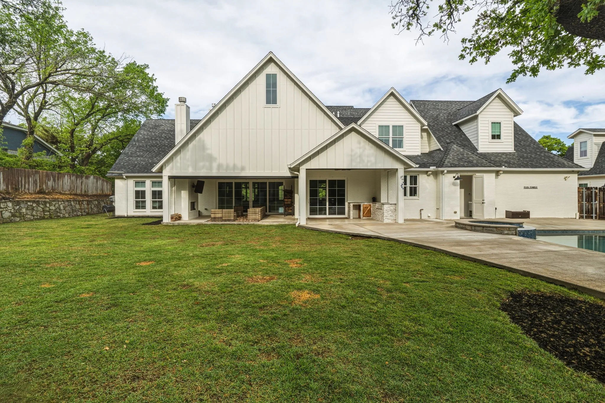 Single Family Residence For Sale in Tarrant County , 4207 Kelly Elliott Road, Arlington, Texas 76016, 5 Bedroom, 8 Bathroom, 5 Garage spaces, 6,122 Sqft, built in 2020, mls#21264371, Real Estate Agent in Arlington, Homes For Sale in Tarrant county, Homes For Sale in Arlington, Realtor in Arlington Texas, Real Estate Brokerage Independent Realty Texas, Luminita Cordes Realtor