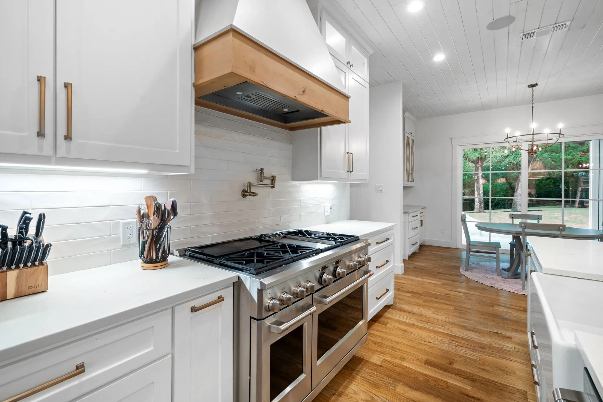 Single Family Residence For Sale in Tarrant County , 4207 Kelly Elliott Road, Arlington, Texas 76016, 5 Bedroom, 8 Bathroom, 5 Garage spaces, 6,122 Sqft, built in 2020, mls#21264371, Real Estate Agent in Arlington, Homes For Sale in Tarrant county, Homes For Sale in Arlington, Realtor in Arlington Texas, Real Estate Brokerage Independent Realty Texas, Luminita Cordes Realtor