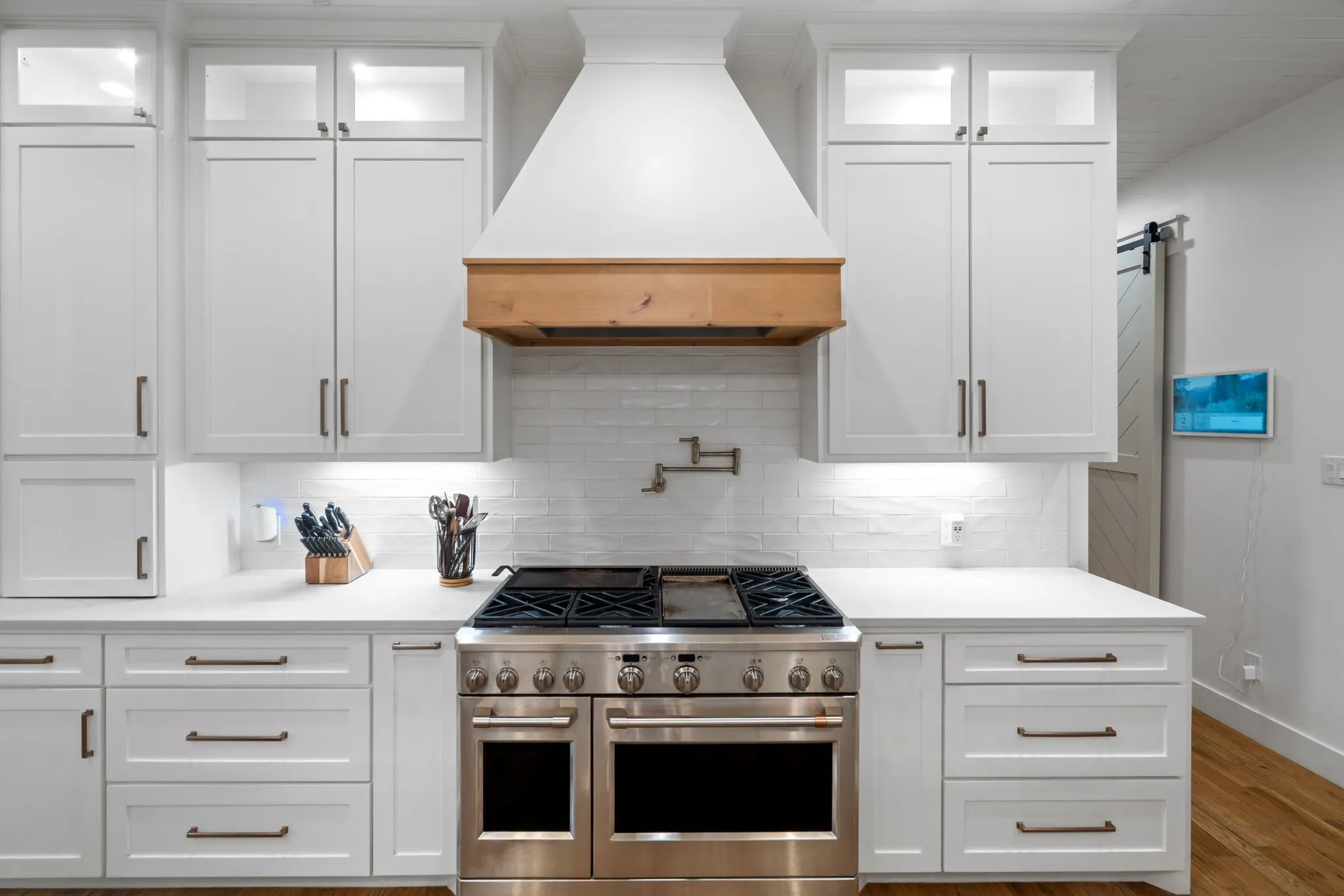 Single Family Residence For Sale in Tarrant County , 4207 Kelly Elliott Road, Arlington, Texas 76016, 5 Bedroom, 8 Bathroom, 5 Garage spaces, 6,122 Sqft, built in 2020, mls#21264371, Real Estate Agent in Arlington, Homes For Sale in Tarrant county, Homes For Sale in Arlington, Realtor in Arlington Texas, Real Estate Brokerage Independent Realty Texas, Luminita Cordes Realtor