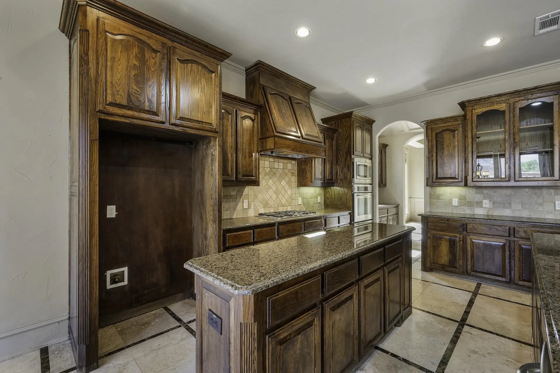 Single Family Residence For Rent in Denton County , 6916 cannon falls Drive, Plano, Texas 75024, 3 Bedrooms, 4 Bathrooms, 2 Garage spaces, 4,349 Sqft, built in 2006, Price $5,280, mls#21278134, Real Estate Agent in Plano, Homes For Rent in Denton county, Homes For Rent in Plano, Realtor in Plano Texas, Real Estate Brokerage Independent Realty Texas, Luminita Cordes Realtor