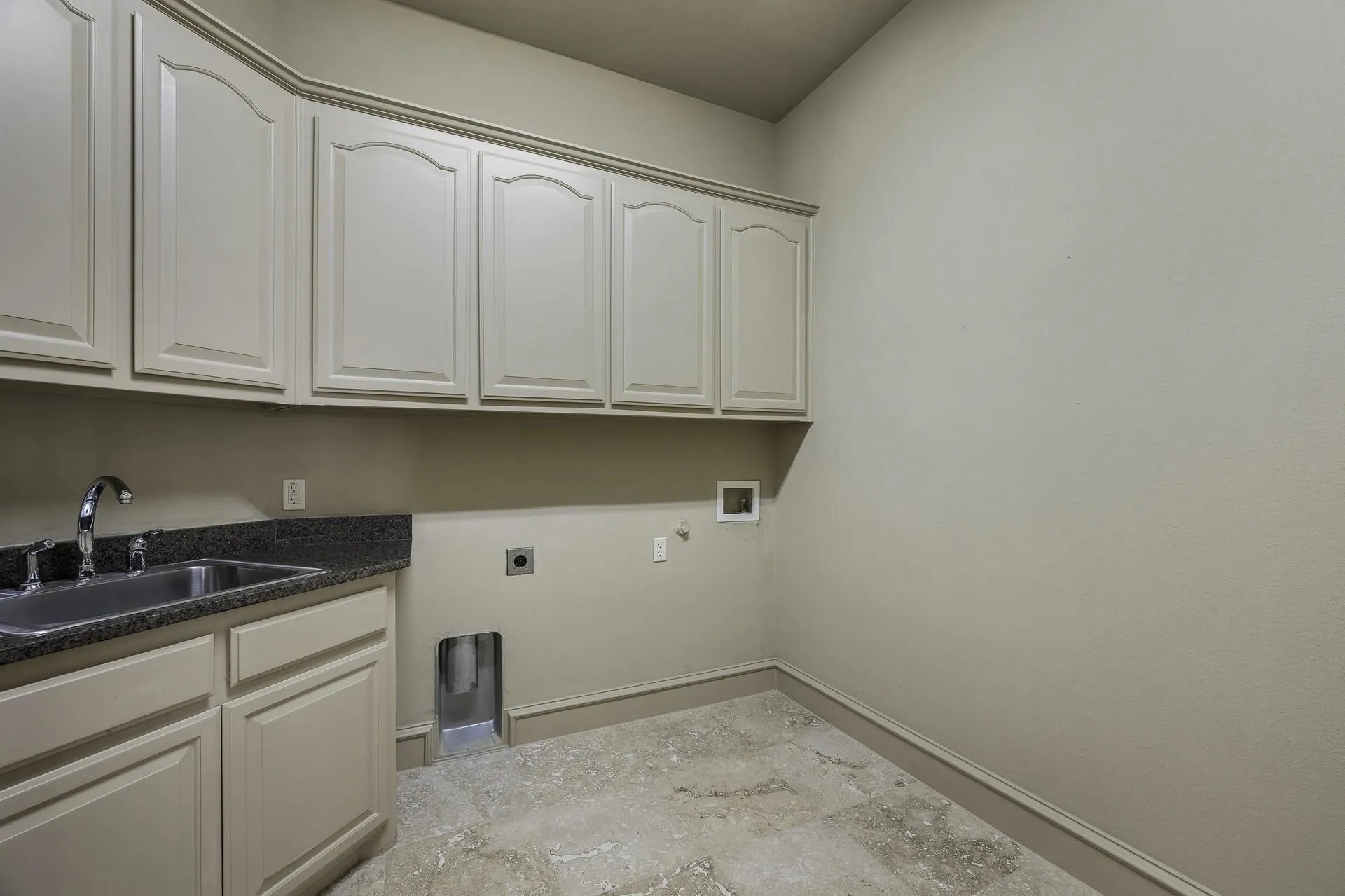 Single Family Residence For Rent in Denton County , 6916 cannon falls Drive, Plano, Texas 75024, 3 Bedrooms, 4 Bathrooms, 2 Garage spaces, 4,349 Sqft, built in 2006, Price $5,280, mls#21278134, Real Estate Agent in Plano, Homes For Rent in Denton county, Homes For Rent in Plano, Realtor in Plano Texas, Real Estate Brokerage Independent Realty Texas, Luminita Cordes Realtor