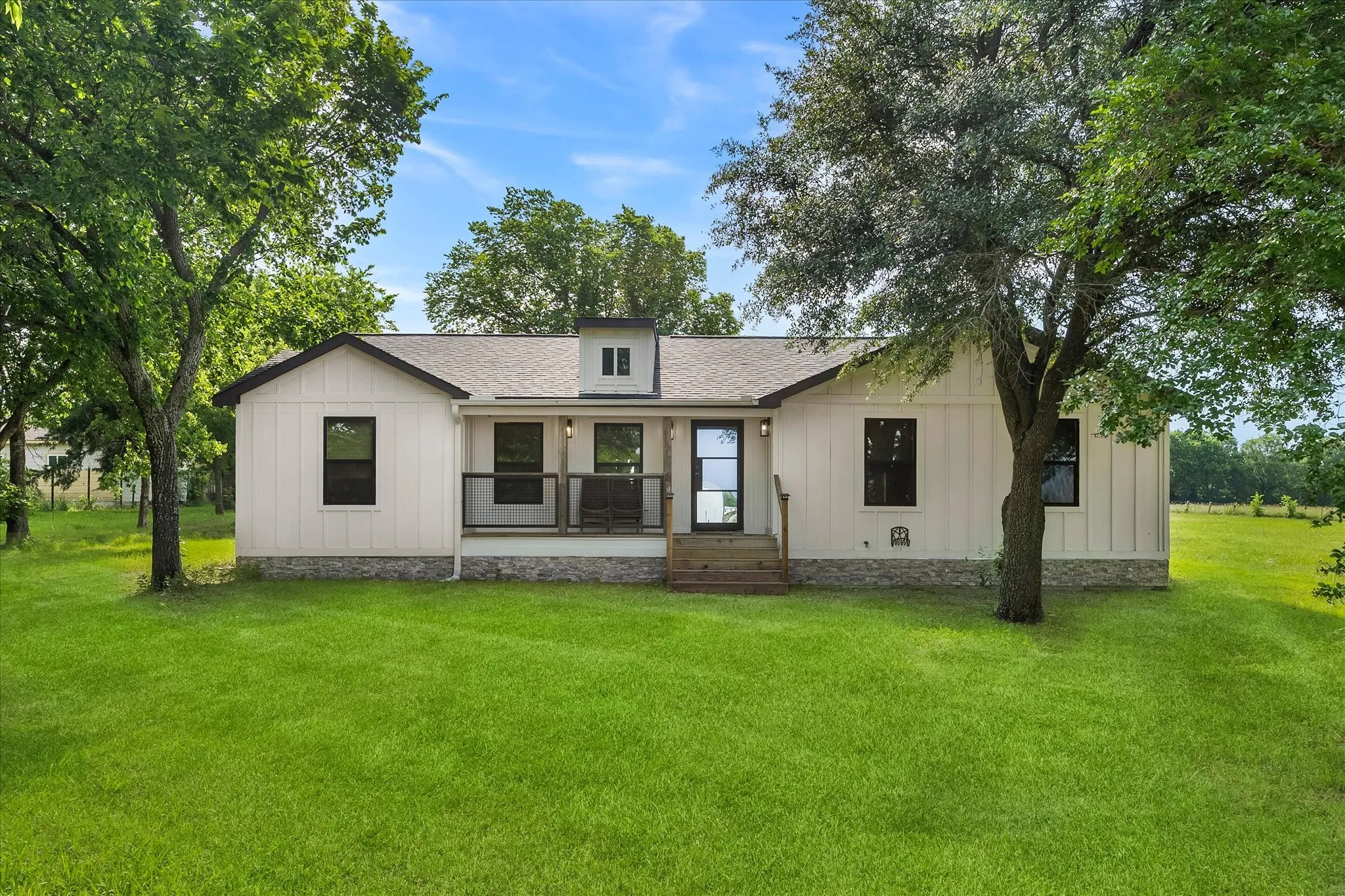 Single Family Residence For Sale in Collin County , 18580 County Road 949, Rockwall, Texas 75087, 4 Bedroom, 2 Bathroom, Garage spaces, 1,672 Sqft, built in 1990, mls#21277509, Real Estate Agent in Rockwall, Homes For Sale in Collin county, Homes For Sale in Rockwall, Realtor in Rockwall Texas, Real Estate Brokerage Independent Realty Texas, Luminita Cordes Realtor