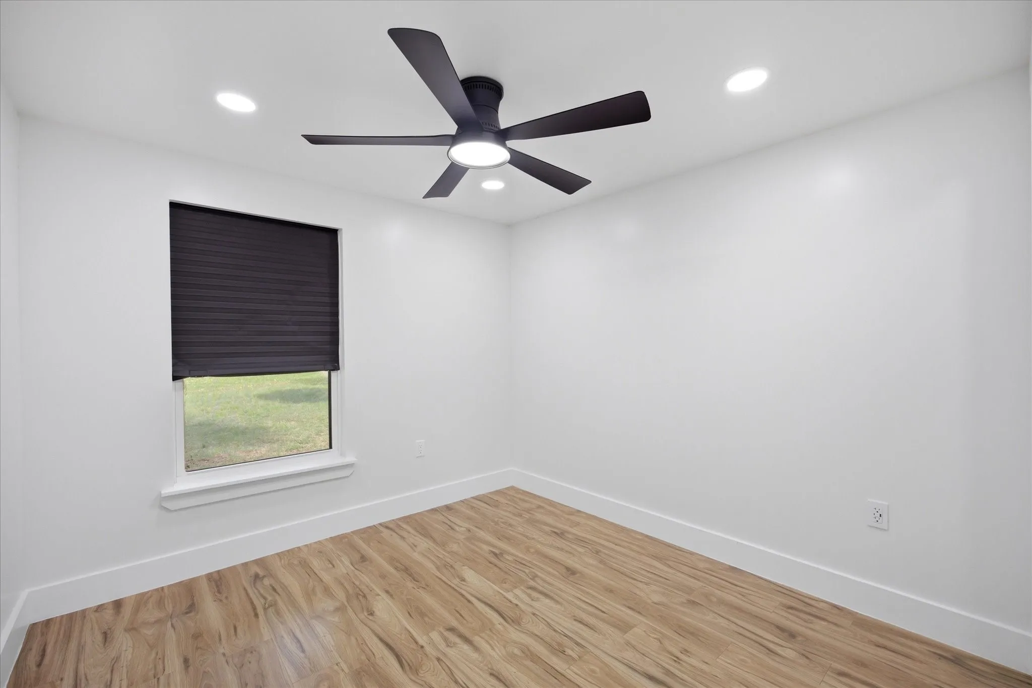 Single Family Residence For Sale in Collin County , 18580 County Road 949, Rockwall, Texas 75087, 4 Bedroom, 2 Bathroom, Garage spaces, 1,672 Sqft, built in 1990, mls#21277509, Real Estate Agent in Rockwall, Homes For Sale in Collin county, Homes For Sale in Rockwall, Realtor in Rockwall Texas, Real Estate Brokerage Independent Realty Texas, Luminita Cordes Realtor