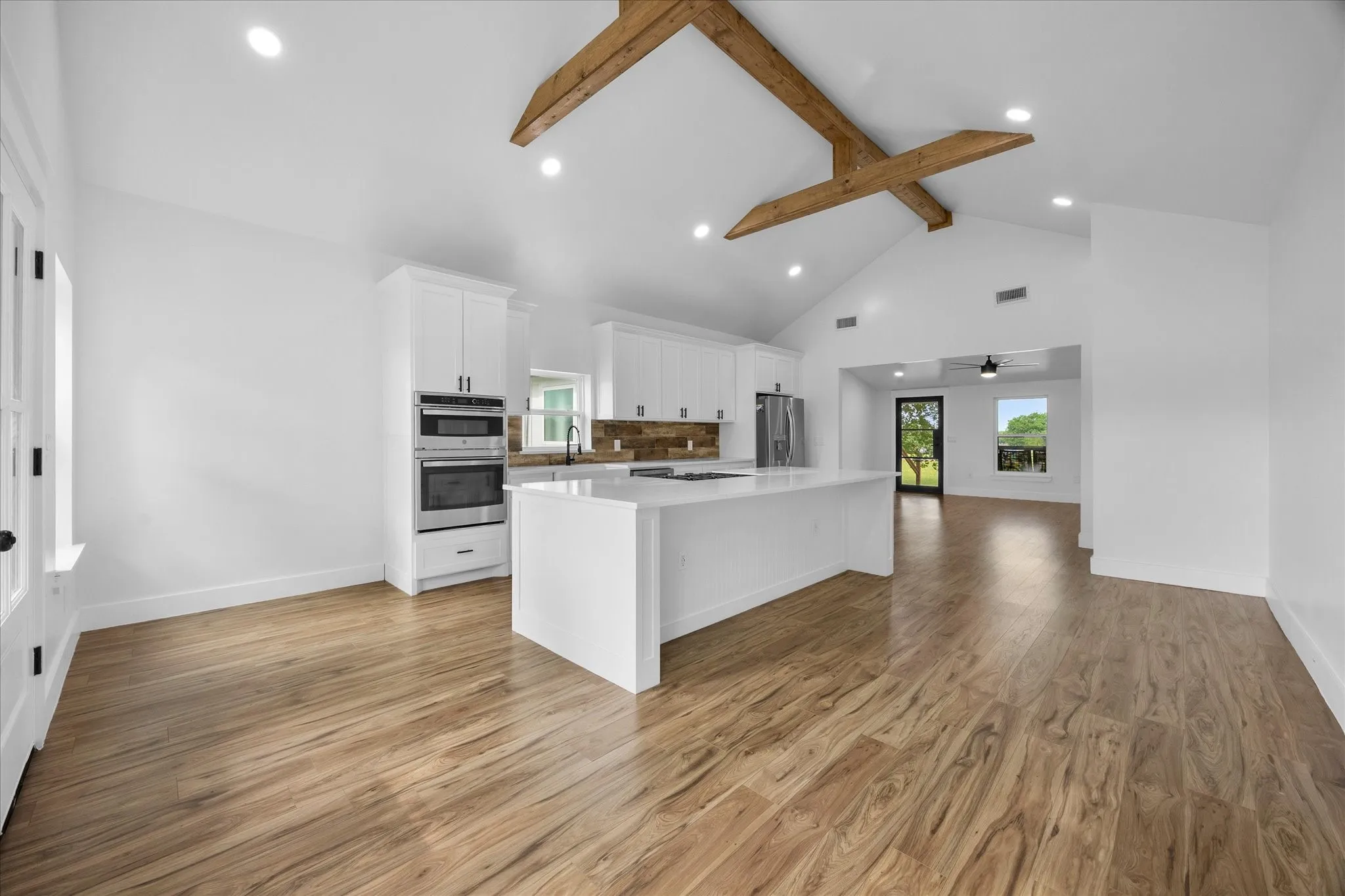 Single Family Residence For Sale in Collin County , 18580 County Road 949, Rockwall, Texas 75087, 4 Bedroom, 2 Bathroom, Garage spaces, 1,672 Sqft, built in 1990, mls#21277509, Real Estate Agent in Rockwall, Homes For Sale in Collin county, Homes For Sale in Rockwall, Realtor in Rockwall Texas, Real Estate Brokerage Independent Realty Texas, Luminita Cordes Realtor