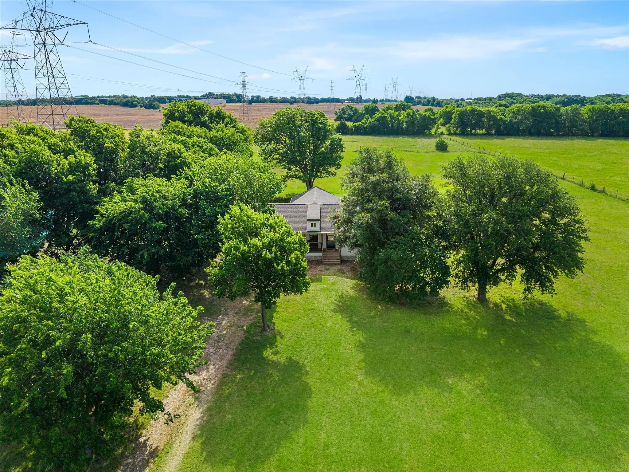 Single Family Residence For Sale in Collin County , 18580 County Road 949, Rockwall, Texas 75087, 4 Bedroom, 2 Bathroom, Garage spaces, 1,672 Sqft, built in 1990, mls#21277509, Real Estate Agent in Rockwall, Homes For Sale in Collin county, Homes For Sale in Rockwall, Realtor in Rockwall Texas, Real Estate Brokerage Independent Realty Texas, Luminita Cordes Realtor