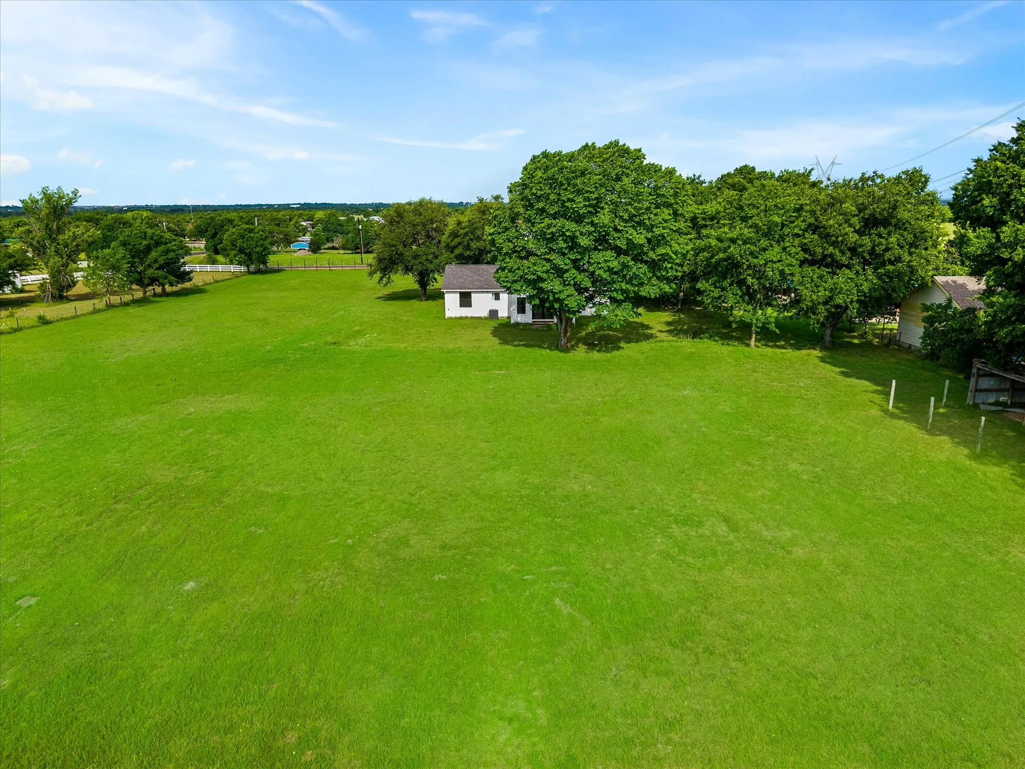 Single Family Residence For Sale in Collin County , 18580 County Road 949, Rockwall, Texas 75087, 4 Bedroom, 2 Bathroom, Garage spaces, 1,672 Sqft, built in 1990, mls#21277509, Real Estate Agent in Rockwall, Homes For Sale in Collin county, Homes For Sale in Rockwall, Realtor in Rockwall Texas, Real Estate Brokerage Independent Realty Texas, Luminita Cordes Realtor