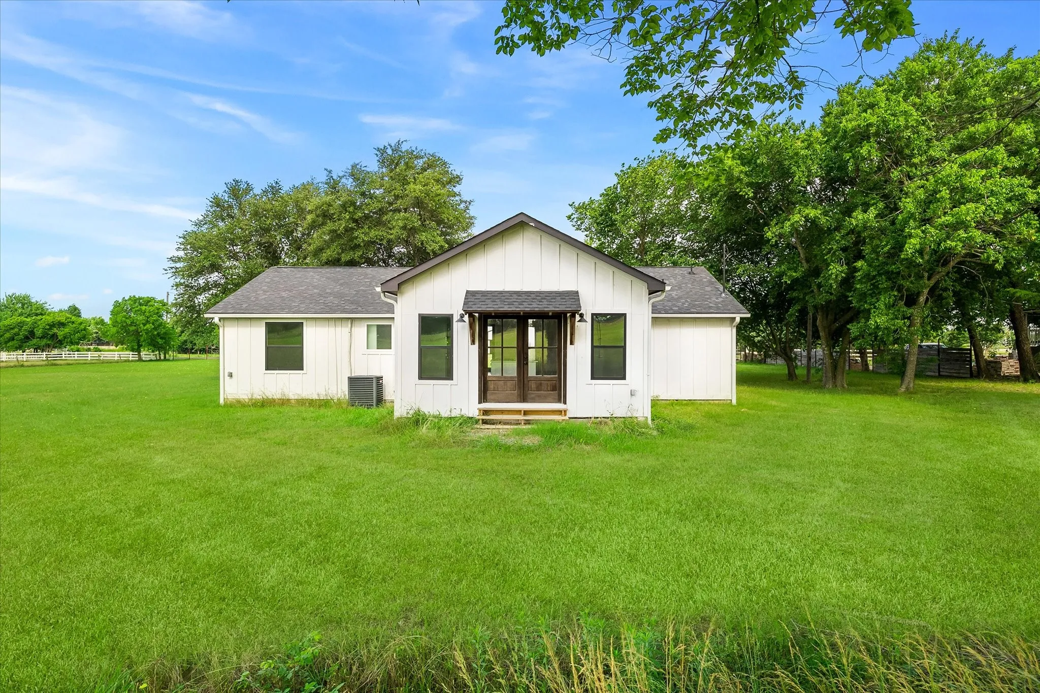 Single Family Residence For Sale in Collin County , 18580 County Road 949, Rockwall, Texas 75087, 4 Bedroom, 2 Bathroom, Garage spaces, 1,672 Sqft, built in 1990, mls#21277509, Real Estate Agent in Rockwall, Homes For Sale in Collin county, Homes For Sale in Rockwall, Realtor in Rockwall Texas, Real Estate Brokerage Independent Realty Texas, Luminita Cordes Realtor