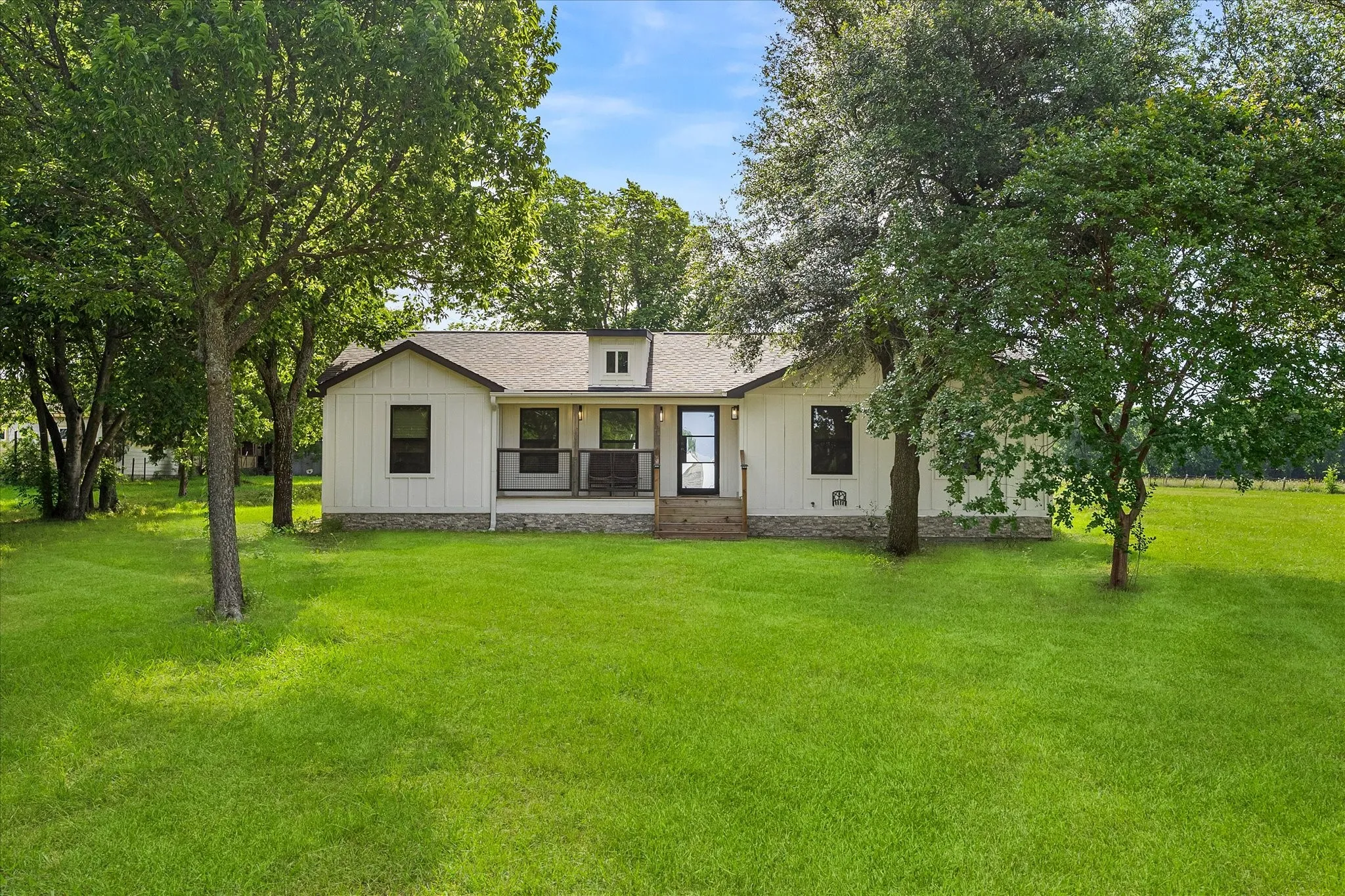Single Family Residence For Sale in Collin County , 18580 County Road 949, Rockwall, Texas 75087, 4 Bedroom, 2 Bathroom, Garage spaces, 1,672 Sqft, built in 1990, mls#21277509, Real Estate Agent in Rockwall, Homes For Sale in Collin county, Homes For Sale in Rockwall, Realtor in Rockwall Texas, Real Estate Brokerage Independent Realty Texas, Luminita Cordes Realtor