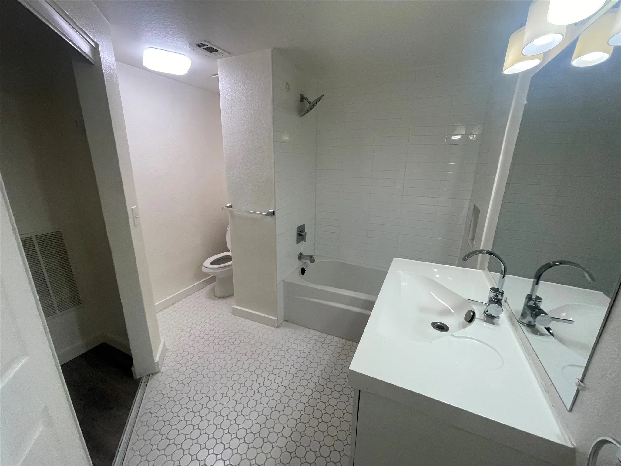 Condominium For Rent in Dallas County , 7474 Fair Oaks Avenue 7402, Dallas, Texas 75231, 2 Bedroom, 2 Bathroom, 1 Garage spaces, 1,229 Sqft, built in 1986, mls#21278153, Real Estate Agent in Dallas, Homes For Rent in Dallas county, Homes For Rent in Dallas, Realtor in Dallas Texas, Real Estate Brokerage Independent Realty Texas, Luminita Cordes Realtor