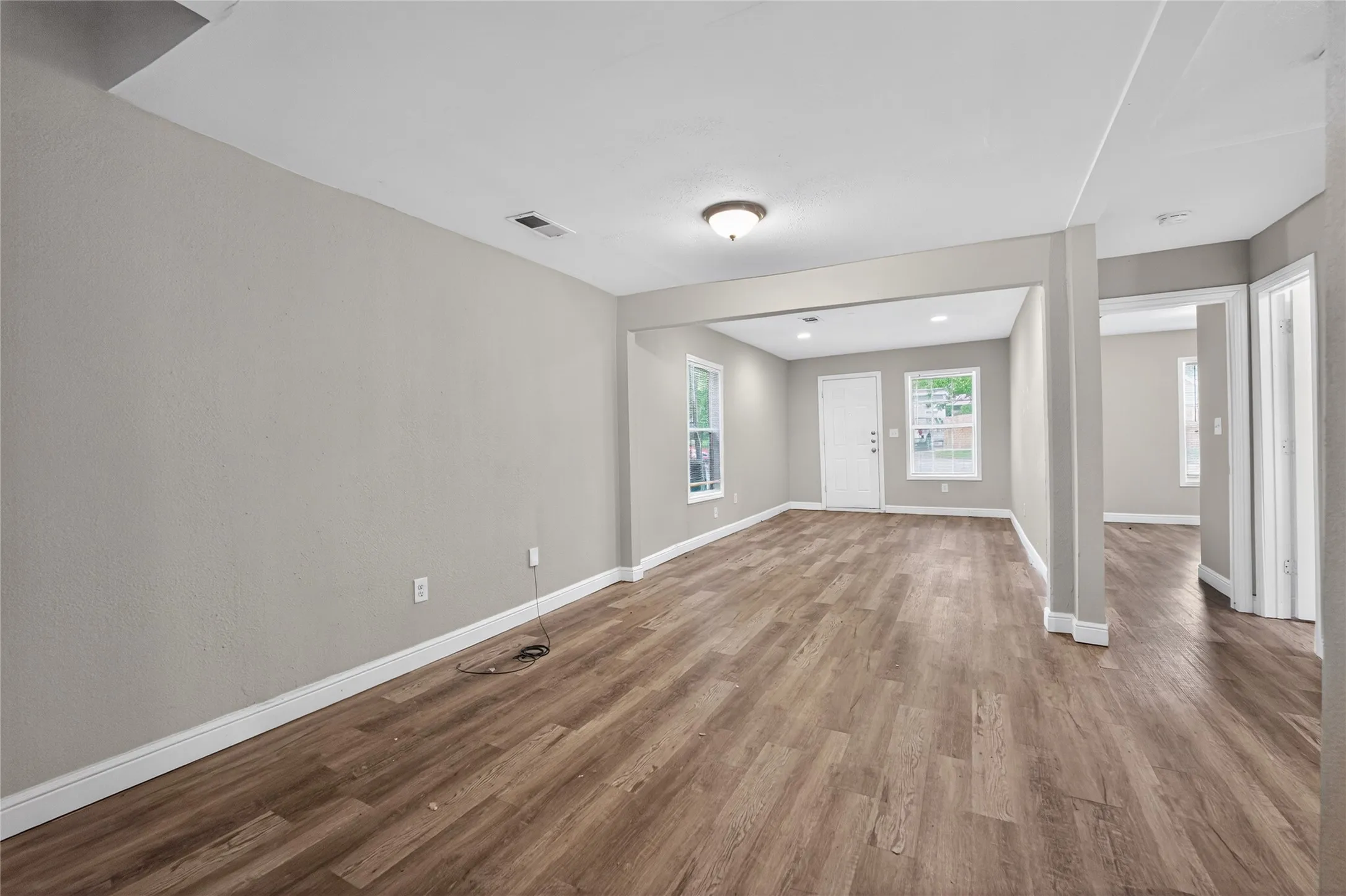 Single Family Residence For Sale in Tarrant County , 2805 Walker Street, Fort Worth, Texas 76105, 3 Bedroom, 2 Bathroom, Garage spaces, 1,080 Sqft, built in 1938, mls#21252888, Real Estate Agent in Fort Worth, Homes For Sale in Tarrant county, Homes For Sale in Fort Worth, Realtor in Fort Worth Texas, Real Estate Brokerage Independent Realty Texas, Luminita Cordes Realtor
