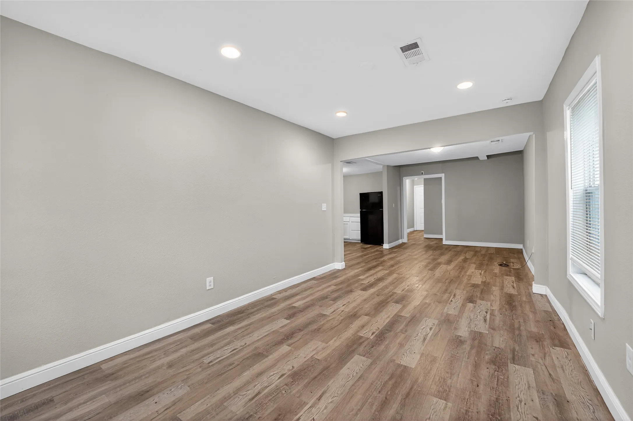 Single Family Residence For Sale in Tarrant County , 2805 Walker Street, Fort Worth, Texas 76105, 3 Bedroom, 2 Bathroom, Garage spaces, 1,080 Sqft, built in 1938, mls#21252888, Real Estate Agent in Fort Worth, Homes For Sale in Tarrant county, Homes For Sale in Fort Worth, Realtor in Fort Worth Texas, Real Estate Brokerage Independent Realty Texas, Luminita Cordes Realtor