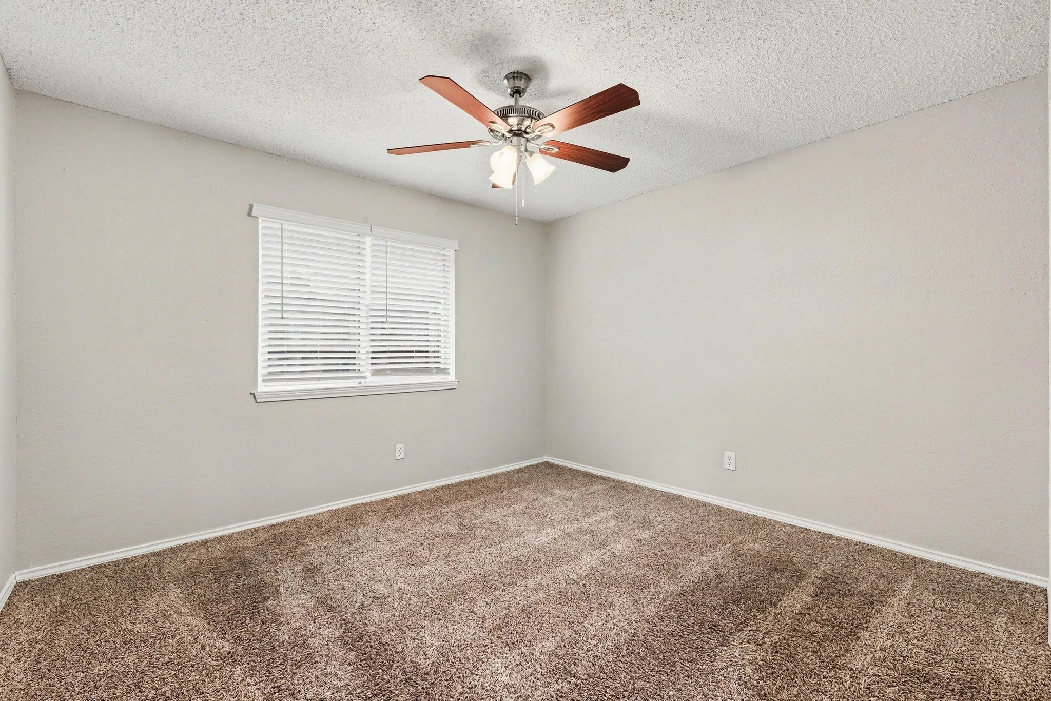 Single Family Residence For Sale in Tarrant County , 2741 Salado Trail, Fort Worth, Texas 76118, 3 Bedroom, 2 Bathroom, 2 Garage spaces, 1,741 Sqft, built in 1986, mls#21278124, Real Estate Agent in Fort Worth, Homes For Sale in Tarrant county, Homes For Sale in Fort Worth, Realtor in Fort Worth Texas, Real Estate Brokerage Independent Realty Texas, Luminita Cordes Realtor