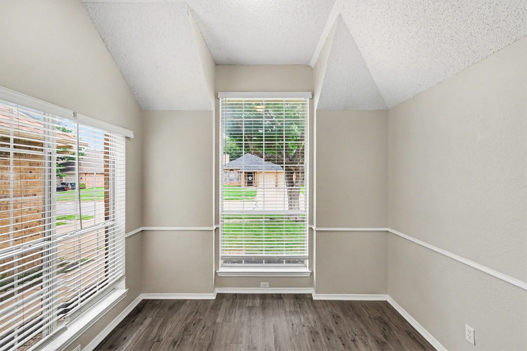 Single Family Residence For Sale in Tarrant County , 2741 Salado Trail, Fort Worth, Texas 76118, 3 Bedroom, 2 Bathroom, 2 Garage spaces, 1,741 Sqft, built in 1986, mls#21278124, Real Estate Agent in Fort Worth, Homes For Sale in Tarrant county, Homes For Sale in Fort Worth, Realtor in Fort Worth Texas, Real Estate Brokerage Independent Realty Texas, Luminita Cordes Realtor