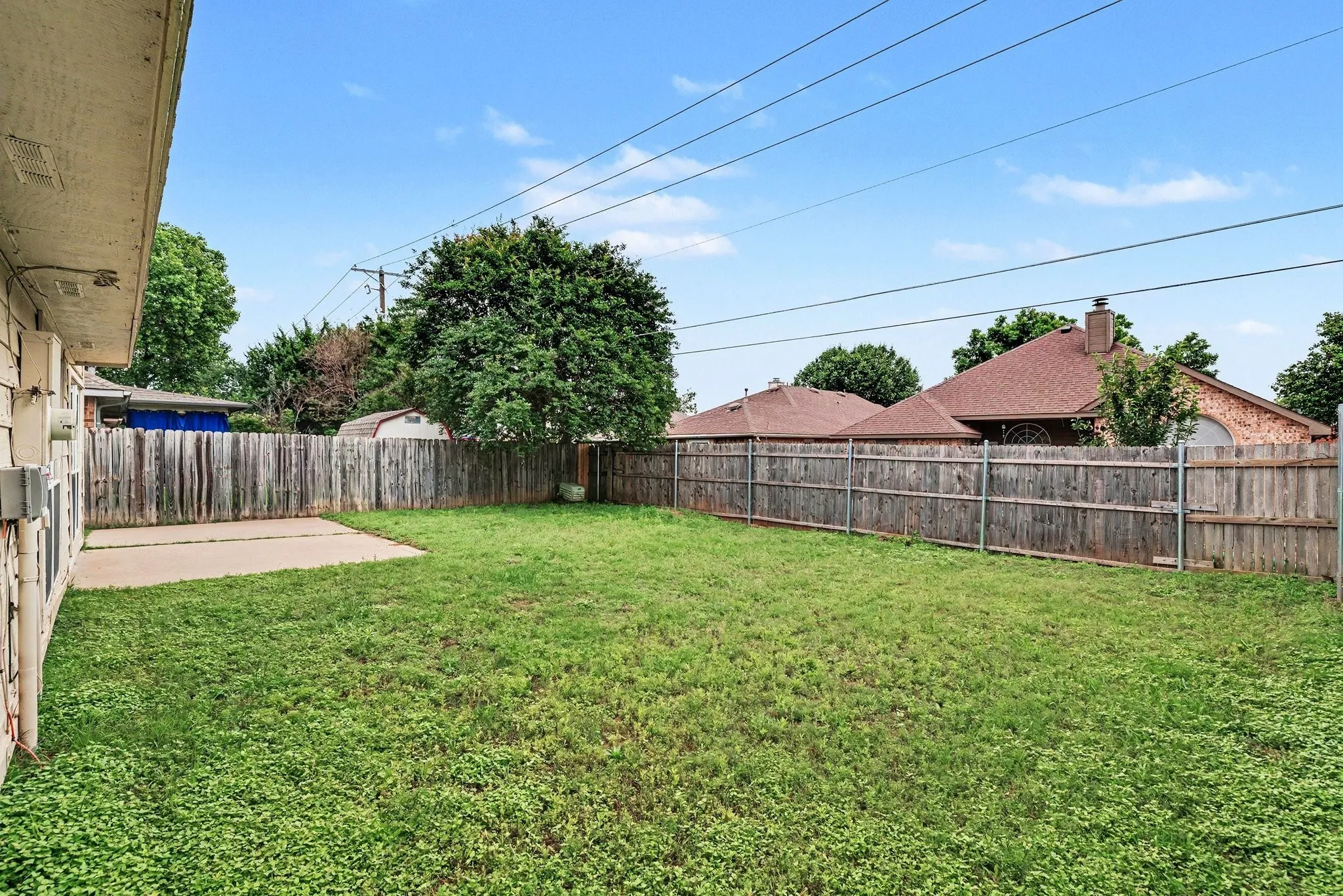 Single Family Residence For Sale in Tarrant County , 2741 Salado Trail, Fort Worth, Texas 76118, 3 Bedroom, 2 Bathroom, 2 Garage spaces, 1,741 Sqft, built in 1986, mls#21278124, Real Estate Agent in Fort Worth, Homes For Sale in Tarrant county, Homes For Sale in Fort Worth, Realtor in Fort Worth Texas, Real Estate Brokerage Independent Realty Texas, Luminita Cordes Realtor