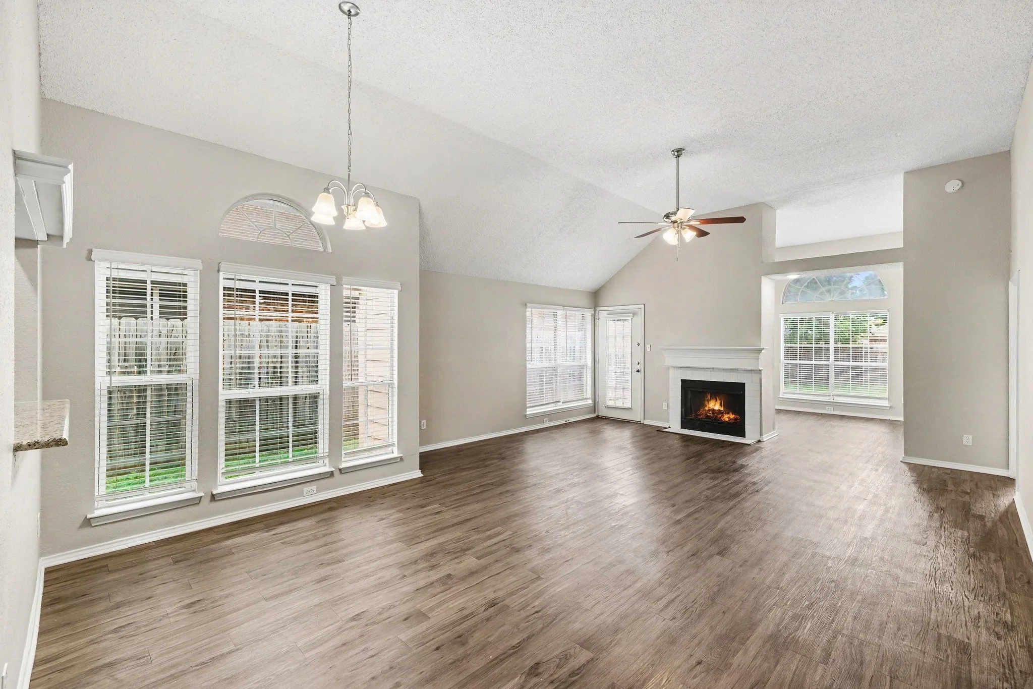 Single Family Residence For Sale in Tarrant County , 2741 Salado Trail, Fort Worth, Texas 76118, 3 Bedroom, 2 Bathroom, 2 Garage spaces, 1,741 Sqft, built in 1986, mls#21278124, Real Estate Agent in Fort Worth, Homes For Sale in Tarrant county, Homes For Sale in Fort Worth, Realtor in Fort Worth Texas, Real Estate Brokerage Independent Realty Texas, Luminita Cordes Realtor