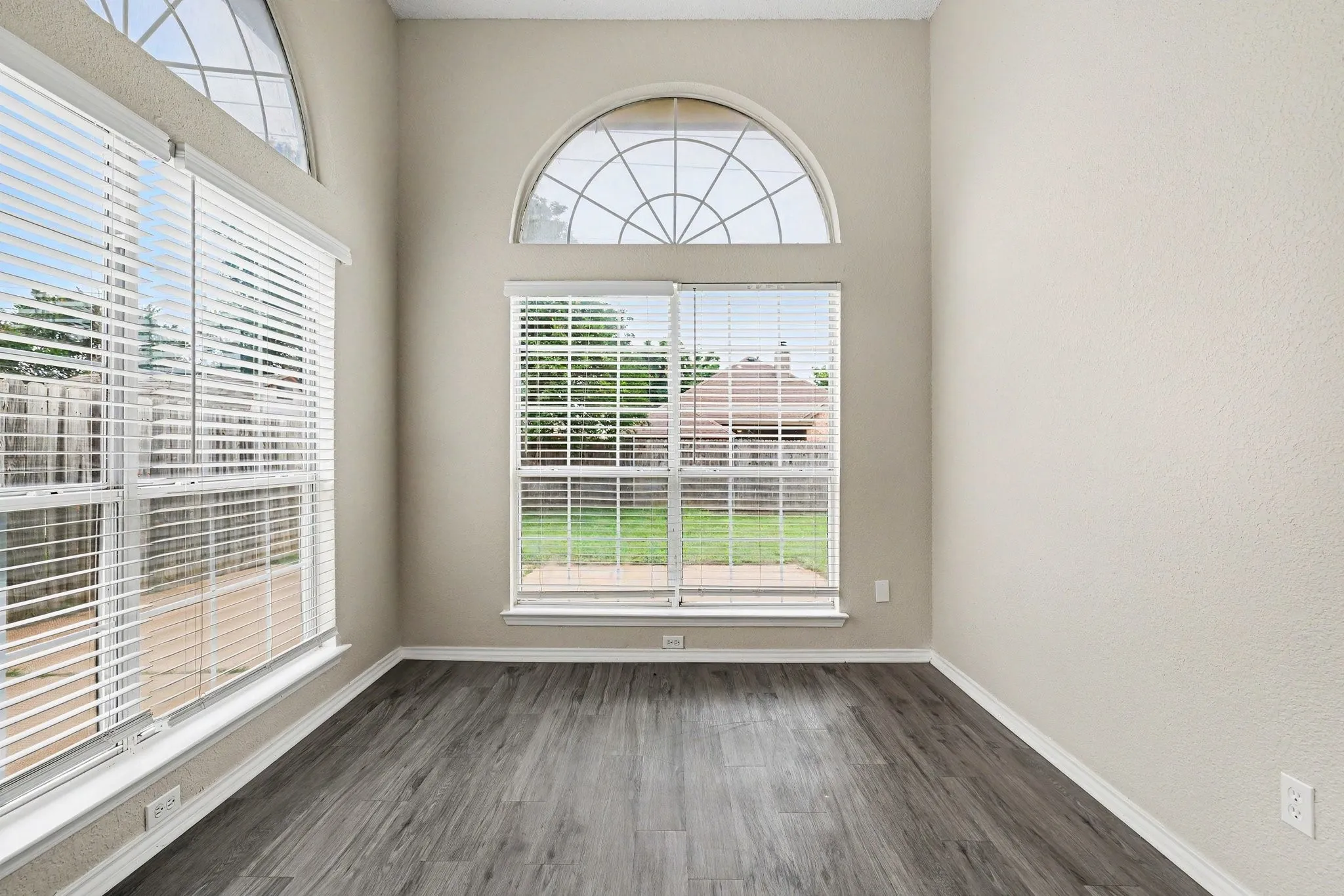 Single Family Residence For Sale in Tarrant County , 2741 Salado Trail, Fort Worth, Texas 76118, 3 Bedroom, 2 Bathroom, 2 Garage spaces, 1,741 Sqft, built in 1986, mls#21278124, Real Estate Agent in Fort Worth, Homes For Sale in Tarrant county, Homes For Sale in Fort Worth, Realtor in Fort Worth Texas, Real Estate Brokerage Independent Realty Texas, Luminita Cordes Realtor
