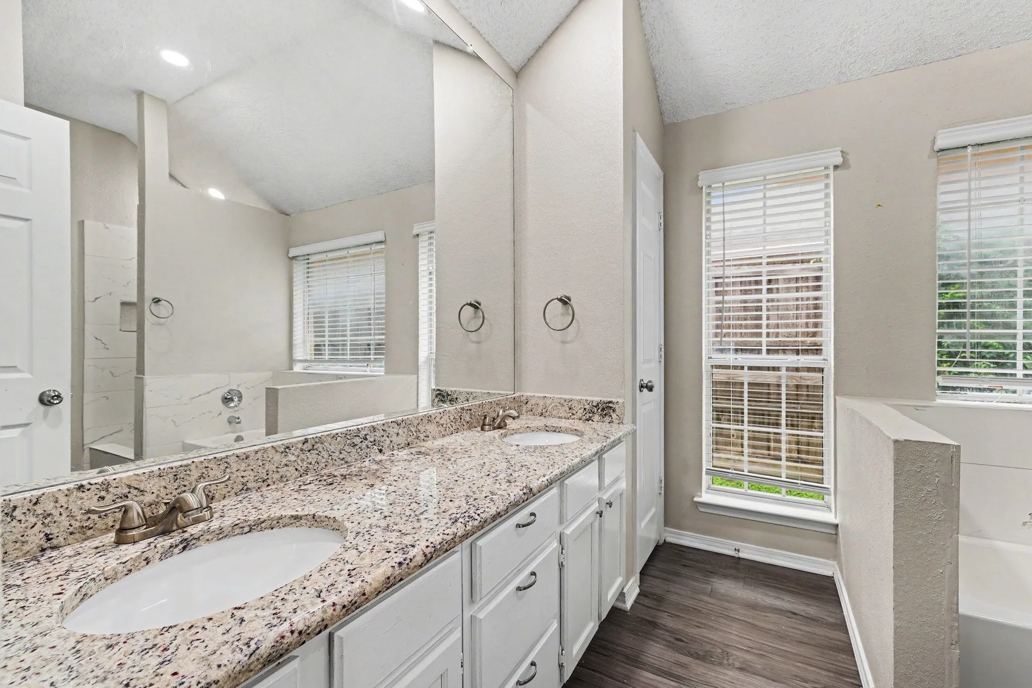 Single Family Residence For Sale in Tarrant County , 2741 Salado Trail, Fort Worth, Texas 76118, 3 Bedroom, 2 Bathroom, 2 Garage spaces, 1,741 Sqft, built in 1986, mls#21278124, Real Estate Agent in Fort Worth, Homes For Sale in Tarrant county, Homes For Sale in Fort Worth, Realtor in Fort Worth Texas, Real Estate Brokerage Independent Realty Texas, Luminita Cordes Realtor