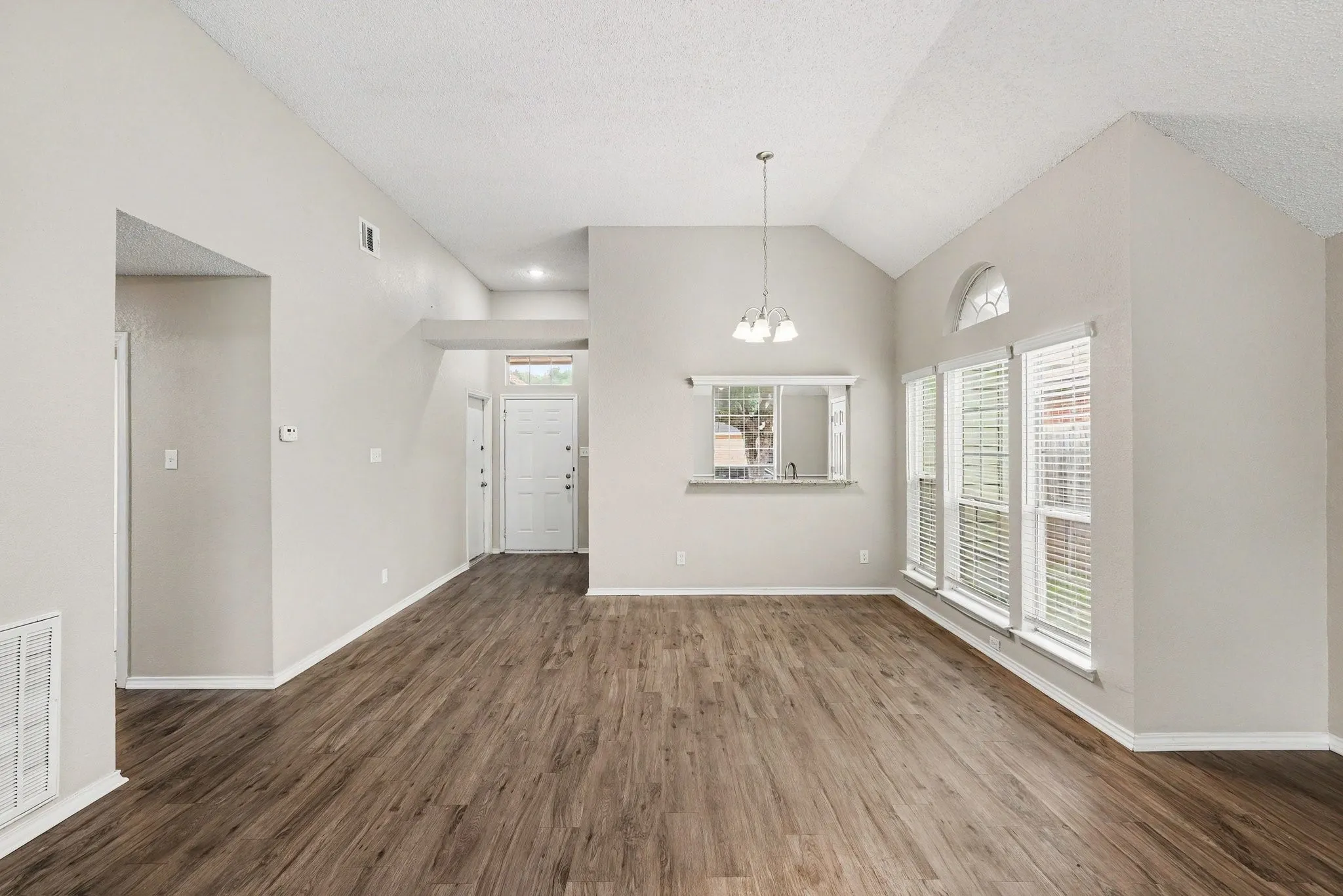 Single Family Residence For Sale in Tarrant County , 2741 Salado Trail, Fort Worth, Texas 76118, 3 Bedroom, 2 Bathroom, 2 Garage spaces, 1,741 Sqft, built in 1986, mls#21278124, Real Estate Agent in Fort Worth, Homes For Sale in Tarrant county, Homes For Sale in Fort Worth, Realtor in Fort Worth Texas, Real Estate Brokerage Independent Realty Texas, Luminita Cordes Realtor
