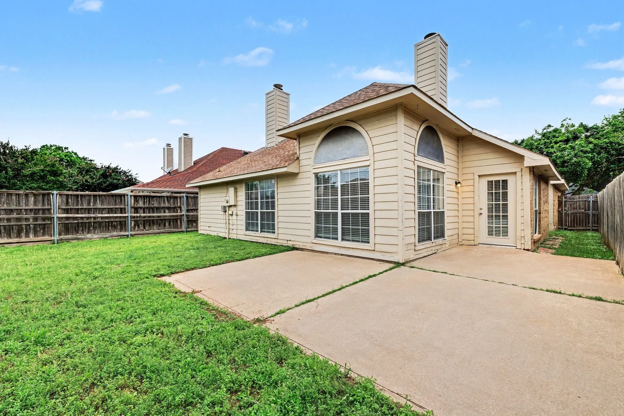 Single Family Residence For Sale in Tarrant County , 2741 Salado Trail, Fort Worth, Texas 76118, 3 Bedroom, 2 Bathroom, 2 Garage spaces, 1,741 Sqft, built in 1986, mls#21278124, Real Estate Agent in Fort Worth, Homes For Sale in Tarrant county, Homes For Sale in Fort Worth, Realtor in Fort Worth Texas, Real Estate Brokerage Independent Realty Texas, Luminita Cordes Realtor