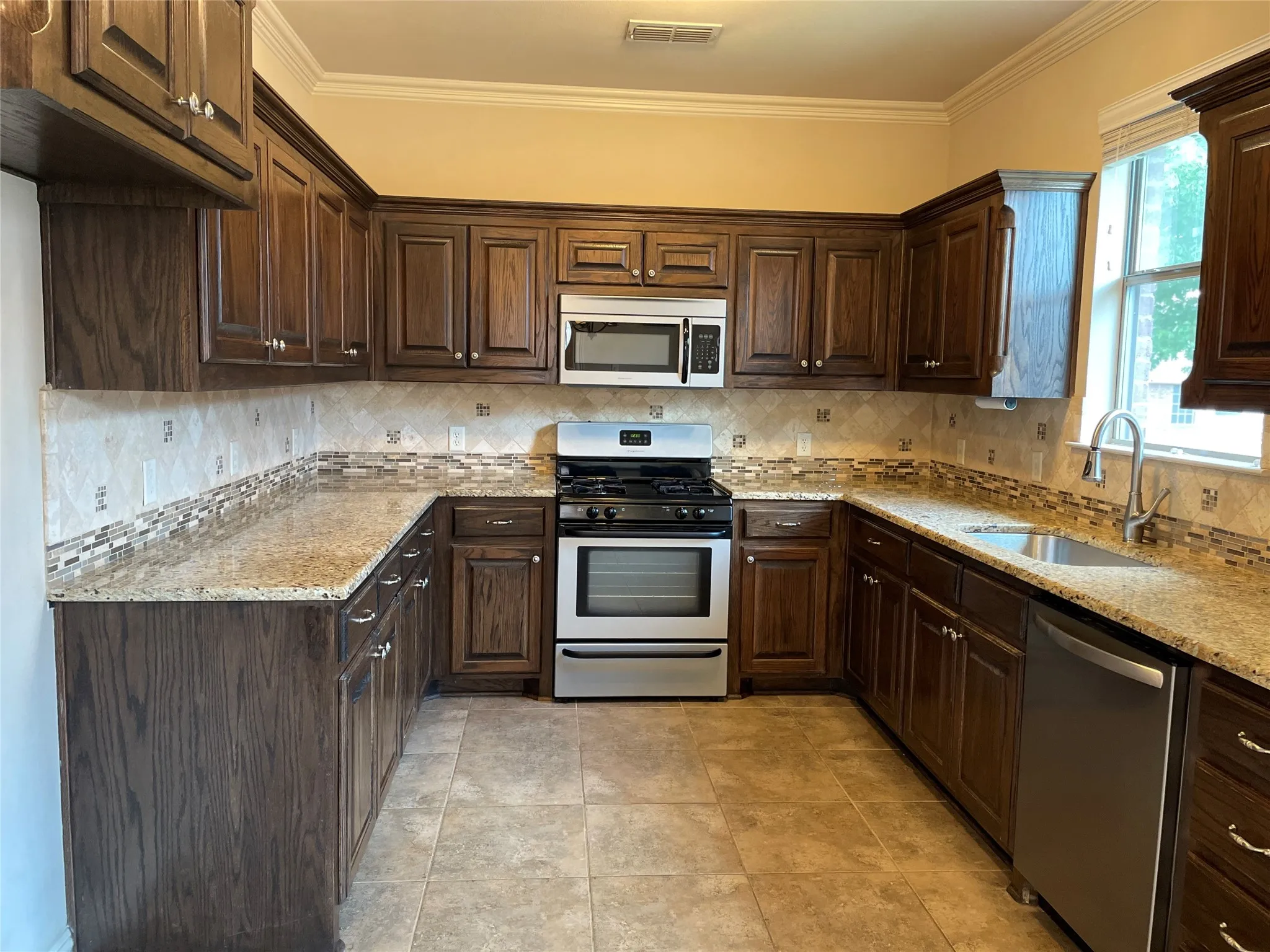 Single Family Residence For Rent in Collin County , 1125 Northwood Lane, Royse City, Texas 75189, 3 Bedroom, 2 Bathroom, 2 Garage spaces, 1,789 Sqft, built in 2009, mls#21278090, Real Estate Agent in Royse City, Homes For Rent in Collin county, Homes For Rent in Royse City, Realtor in Royse City Texas, Real Estate Brokerage Independent Realty Texas, Luminita Cordes Realtor