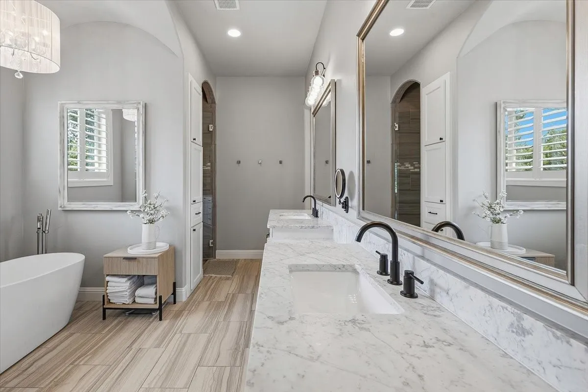Single Family Residence For Sale in Parker County , 167 Crooked Creek Lane, Aledo, Texas 76008, 4 Bedroom, 4 Bathroom, 3 Garage spaces, 4,122 Sqft, built in 2016, mls#21276190, Real Estate Agent in Aledo, Homes For Sale in Parker county, Homes For Sale in Aledo, Realtor in Aledo Texas, Real Estate Brokerage Independent Realty Texas, Luminita Cordes Realtor