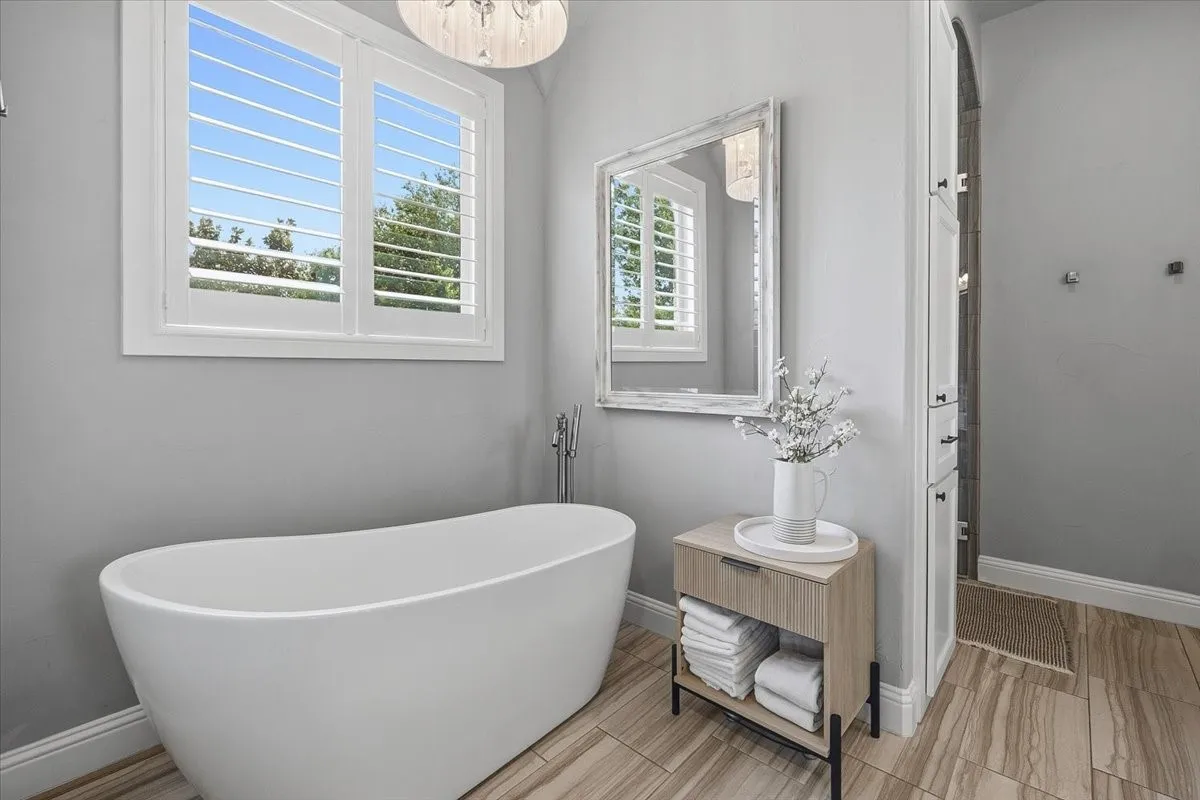 Single Family Residence For Sale in Parker County , 167 Crooked Creek Lane, Aledo, Texas 76008, 4 Bedroom, 4 Bathroom, 3 Garage spaces, 4,122 Sqft, built in 2016, mls#21276190, Real Estate Agent in Aledo, Homes For Sale in Parker county, Homes For Sale in Aledo, Realtor in Aledo Texas, Real Estate Brokerage Independent Realty Texas, Luminita Cordes Realtor
