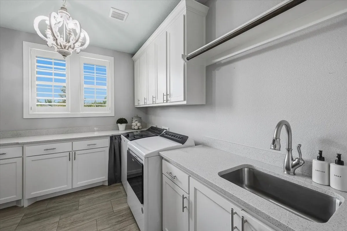 Single Family Residence For Sale in Parker County , 167 Crooked Creek Lane, Aledo, Texas 76008, 4 Bedroom, 4 Bathroom, 3 Garage spaces, 4,122 Sqft, built in 2016, mls#21276190, Real Estate Agent in Aledo, Homes For Sale in Parker county, Homes For Sale in Aledo, Realtor in Aledo Texas, Real Estate Brokerage Independent Realty Texas, Luminita Cordes Realtor