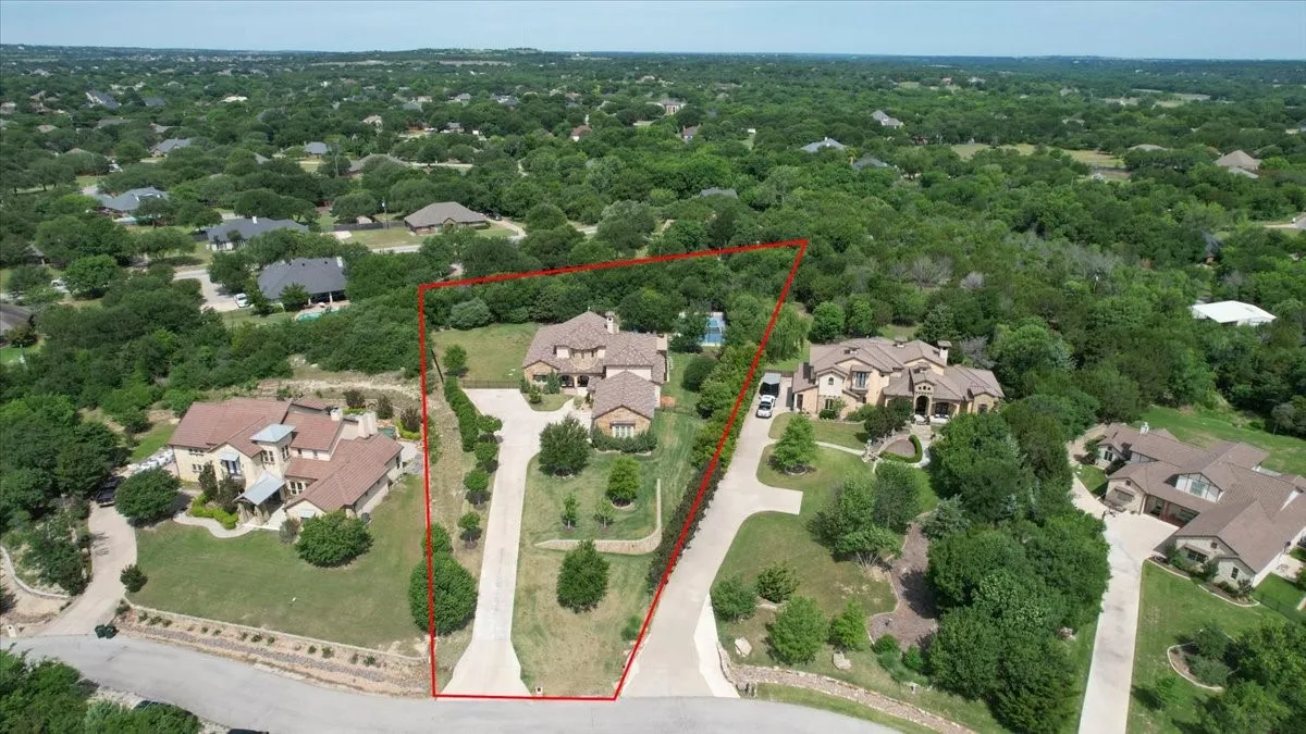 Single Family Residence For Sale in Parker County , 167 Crooked Creek Lane, Aledo, Texas 76008, 4 Bedroom, 4 Bathroom, 3 Garage spaces, 4,122 Sqft, built in 2016, mls#21276190, Real Estate Agent in Aledo, Homes For Sale in Parker county, Homes For Sale in Aledo, Realtor in Aledo Texas, Real Estate Brokerage Independent Realty Texas, Luminita Cordes Realtor