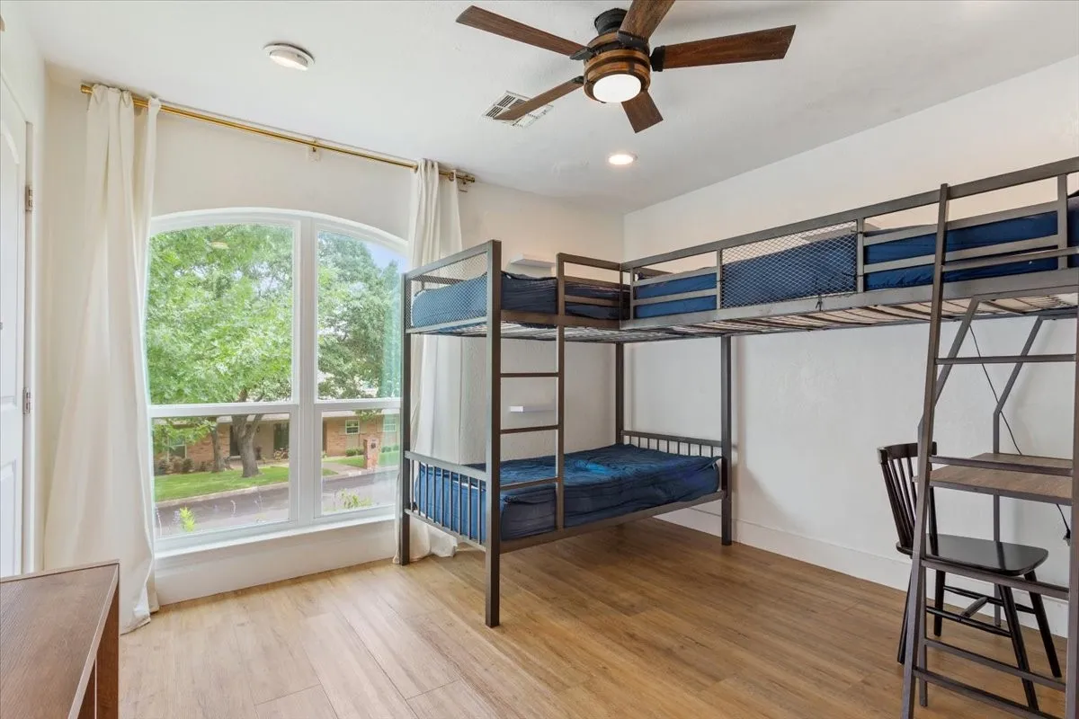 Single Family Residence For Sale in Mc Lennan County , 10025 Forest View Drive, Woodway, Texas 76712, 4 Bedroom, 3 Bathroom, 2 Garage spaces, 2,672 Sqft, built in 1983, mls#21274055, Real Estate Agent in Woodway, Homes For Sale in Mc Lennan county, Homes For Sale in Woodway, Realtor in Woodway Texas, Real Estate Brokerage Independent Realty Texas, Luminita Cordes Realtor