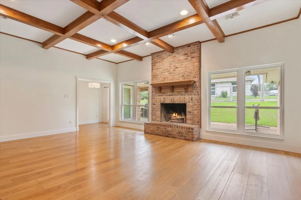 Single Family Residence For Sale in Mc Lennan County , 10025 Forest View Drive, Woodway, Texas 76712, 4 Bedroom, 3 Bathroom, 2 Garage spaces, 2,672 Sqft, built in 1983, mls#21274055, Real Estate Agent in Woodway, Homes For Sale in Mc Lennan county, Homes For Sale in Woodway, Realtor in Woodway Texas, Real Estate Brokerage Independent Realty Texas, Luminita Cordes Realtor