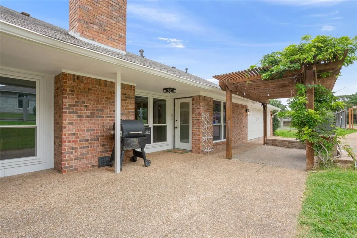Single Family Residence For Sale in Mc Lennan County , 10025 Forest View Drive, Woodway, Texas 76712, 4 Bedroom, 3 Bathroom, 2 Garage spaces, 2,672 Sqft, built in 1983, mls#21274055, Real Estate Agent in Woodway, Homes For Sale in Mc Lennan county, Homes For Sale in Woodway, Realtor in Woodway Texas, Real Estate Brokerage Independent Realty Texas, Luminita Cordes Realtor
